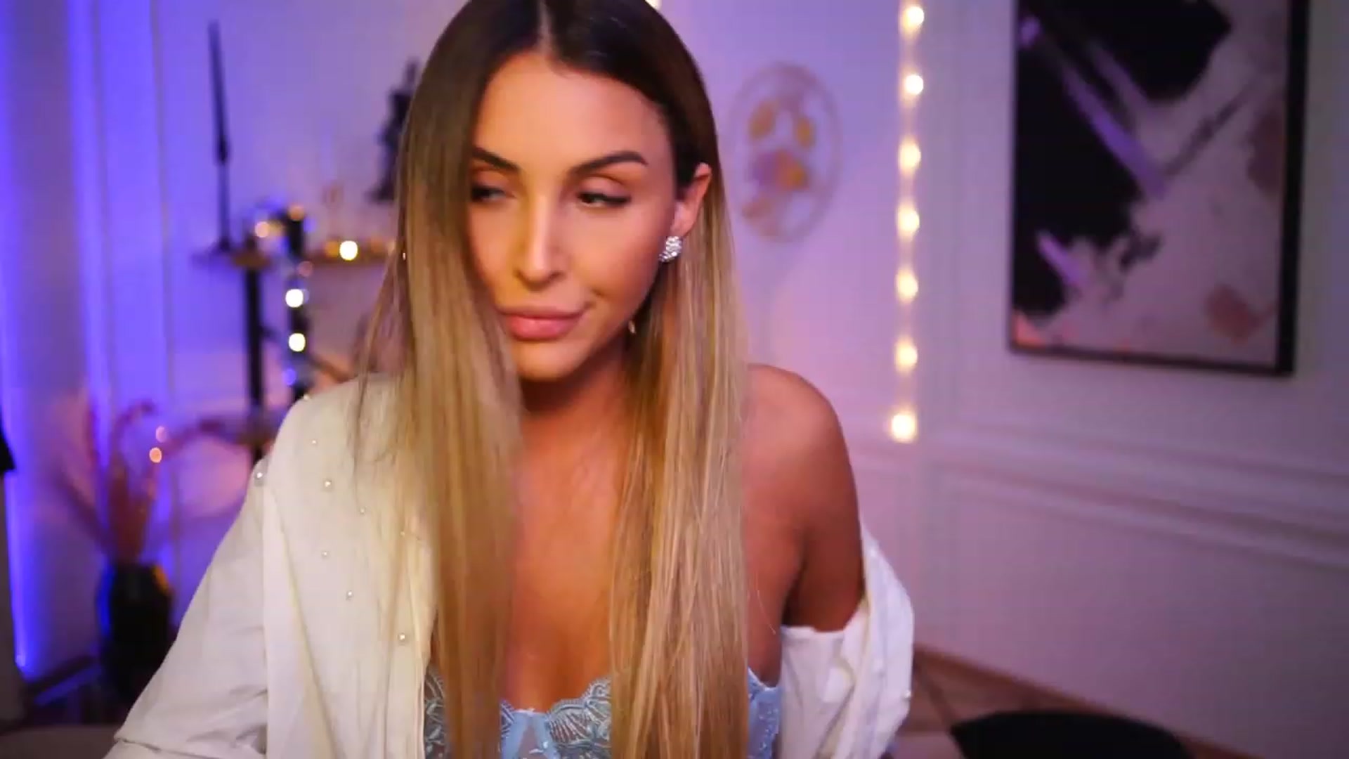 Gallery image thumbnail from Lisamelow's myfreecams stream on, 12/11/2022, 20:59 image 6 of 20