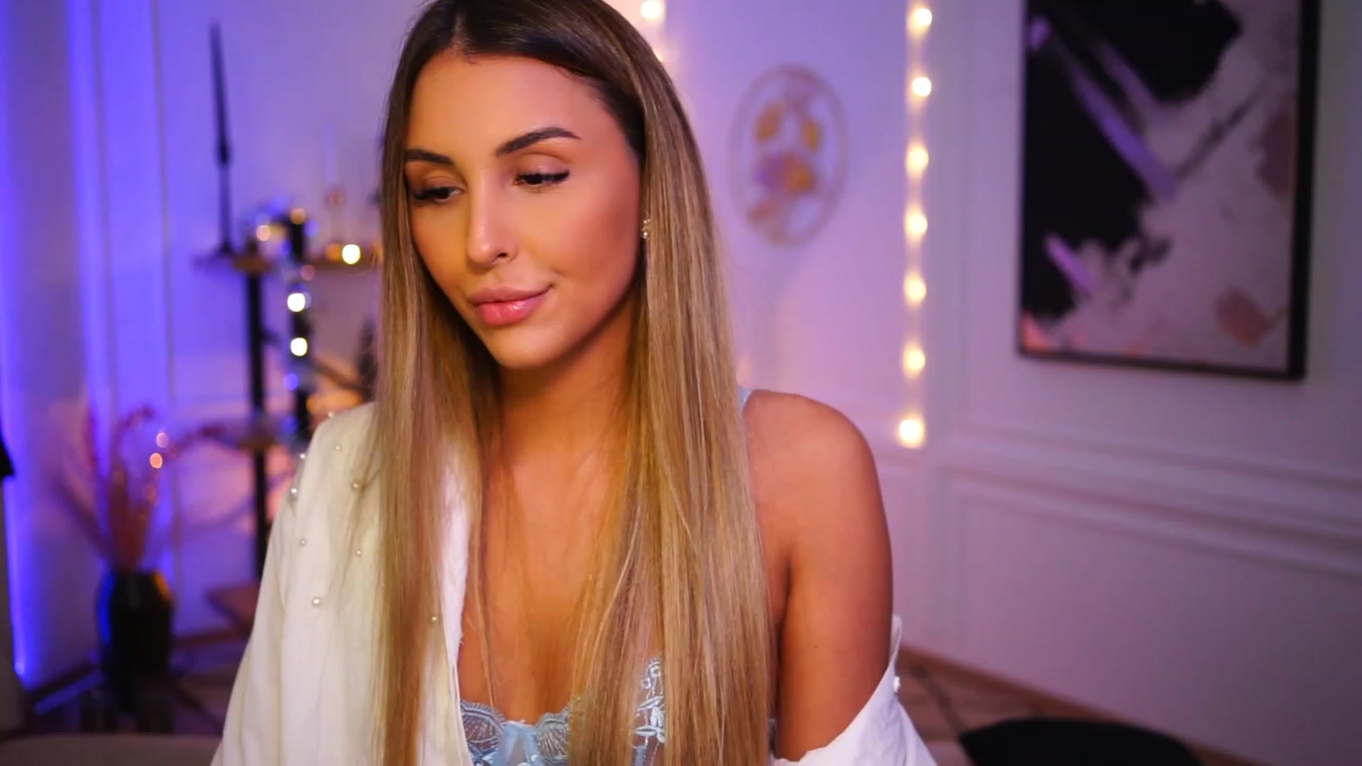 Gallery image thumbnail from Lisamelow's myfreecams stream on, 12/11/2022, 20:59 image 8 of 20