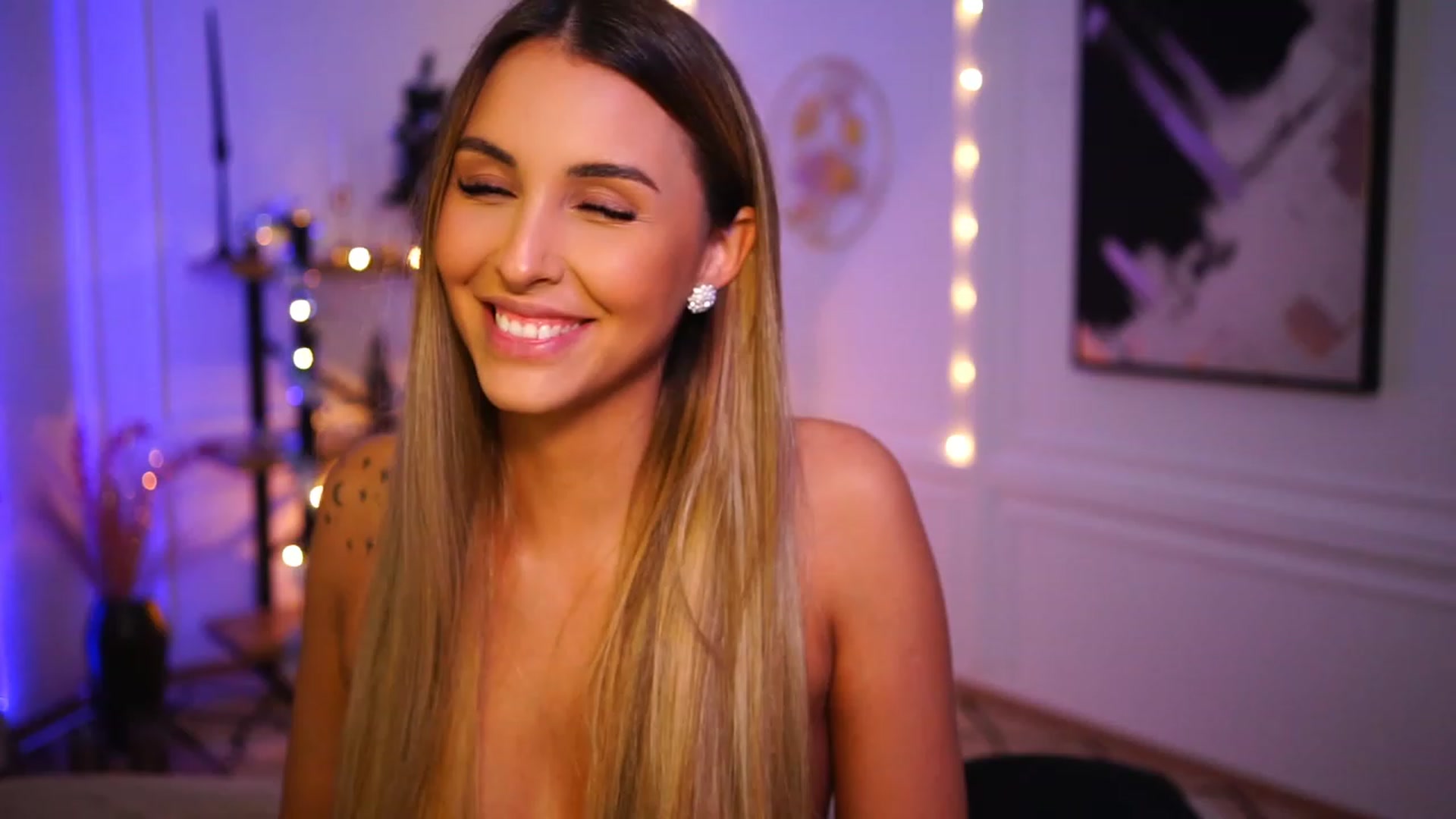 Gallery image thumbnail from Lisamelow's myfreecams stream on, 12/11/2022, 22:12 image 10 of 20