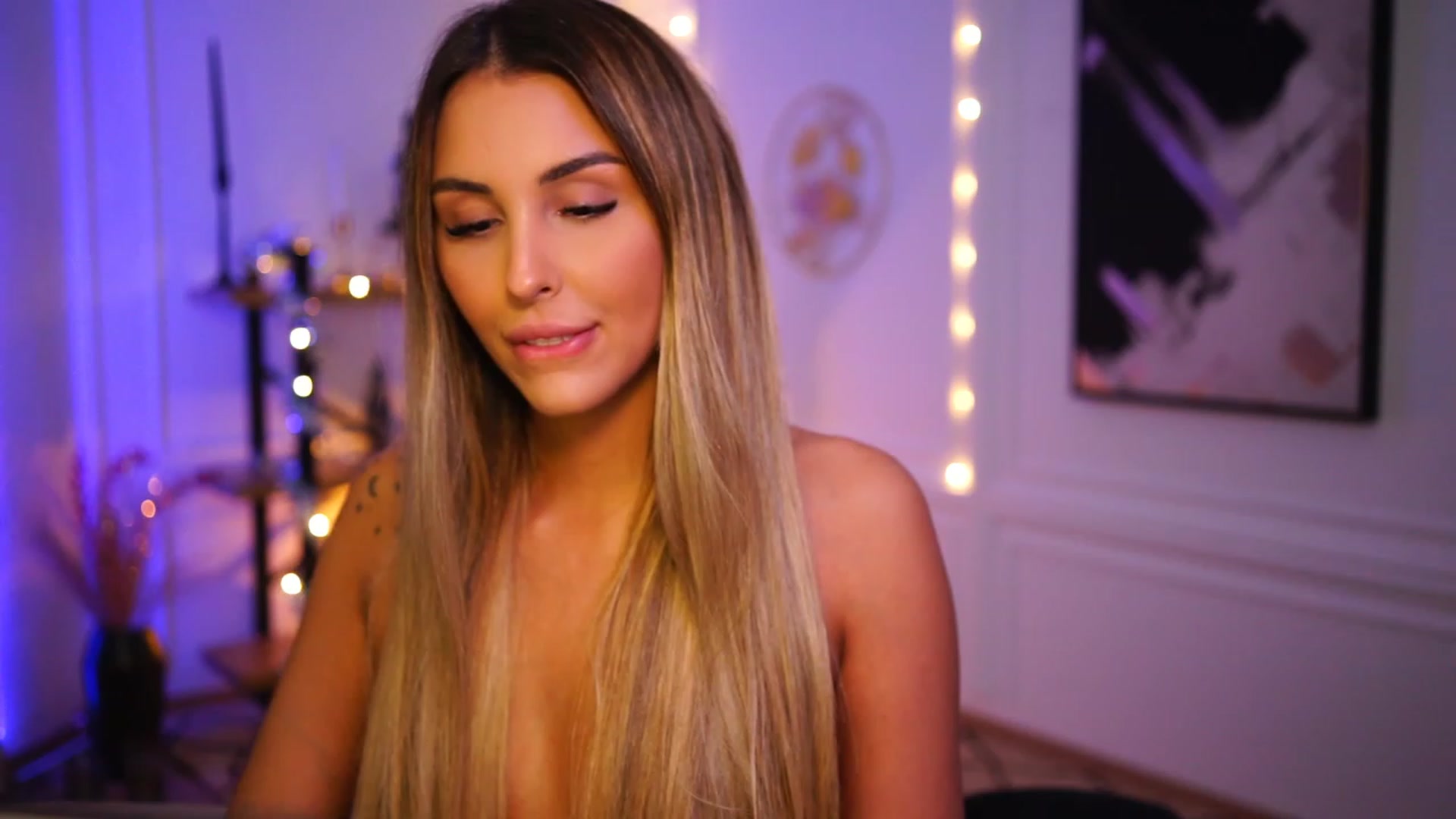Gallery image thumbnail from Lisamelow's myfreecams stream on, 12/11/2022, 22:12 image 1 of 20