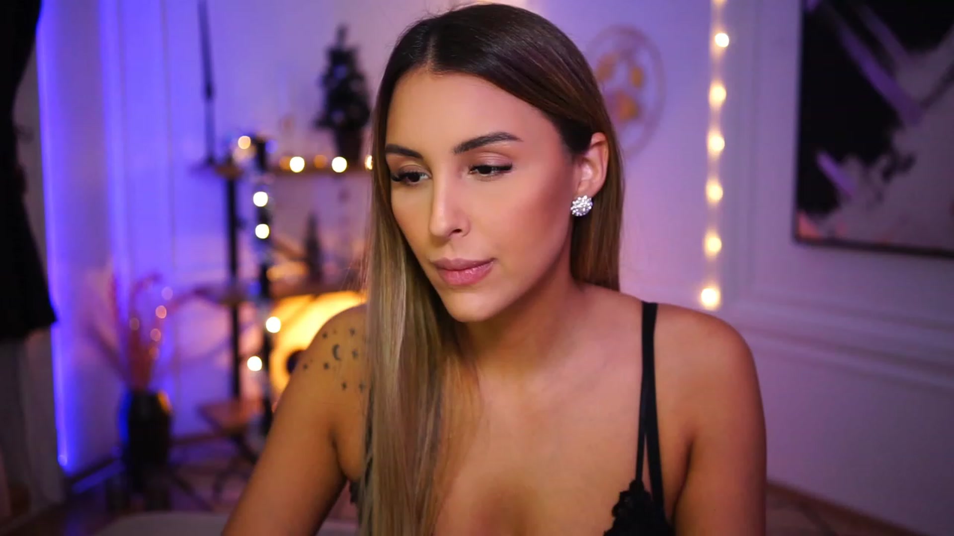 Gallery image thumbnail from Lisamelow's myfreecams stream on, 12/12/2022, 20:14 image 1 of 20
