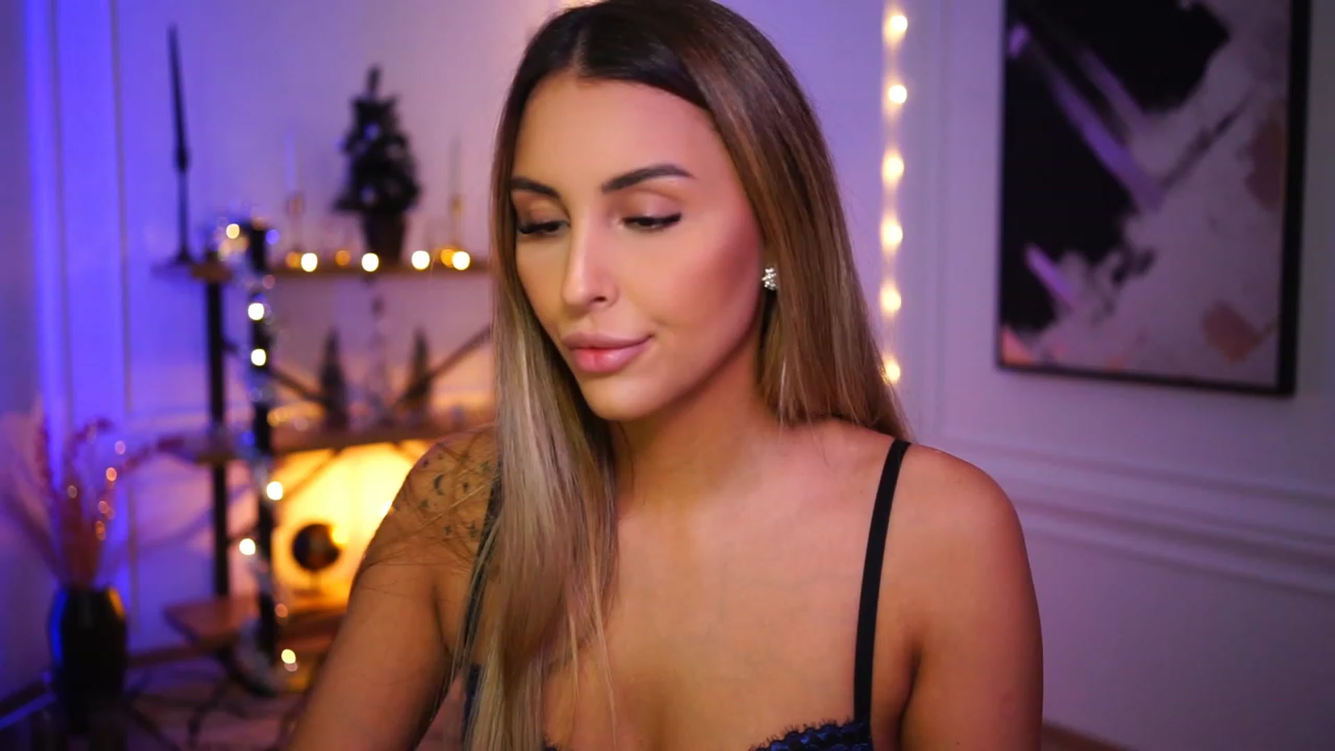 Gallery image thumbnail from Lisamelow's myfreecams stream on, 12/12/2022, 20:14 image 13 of 20