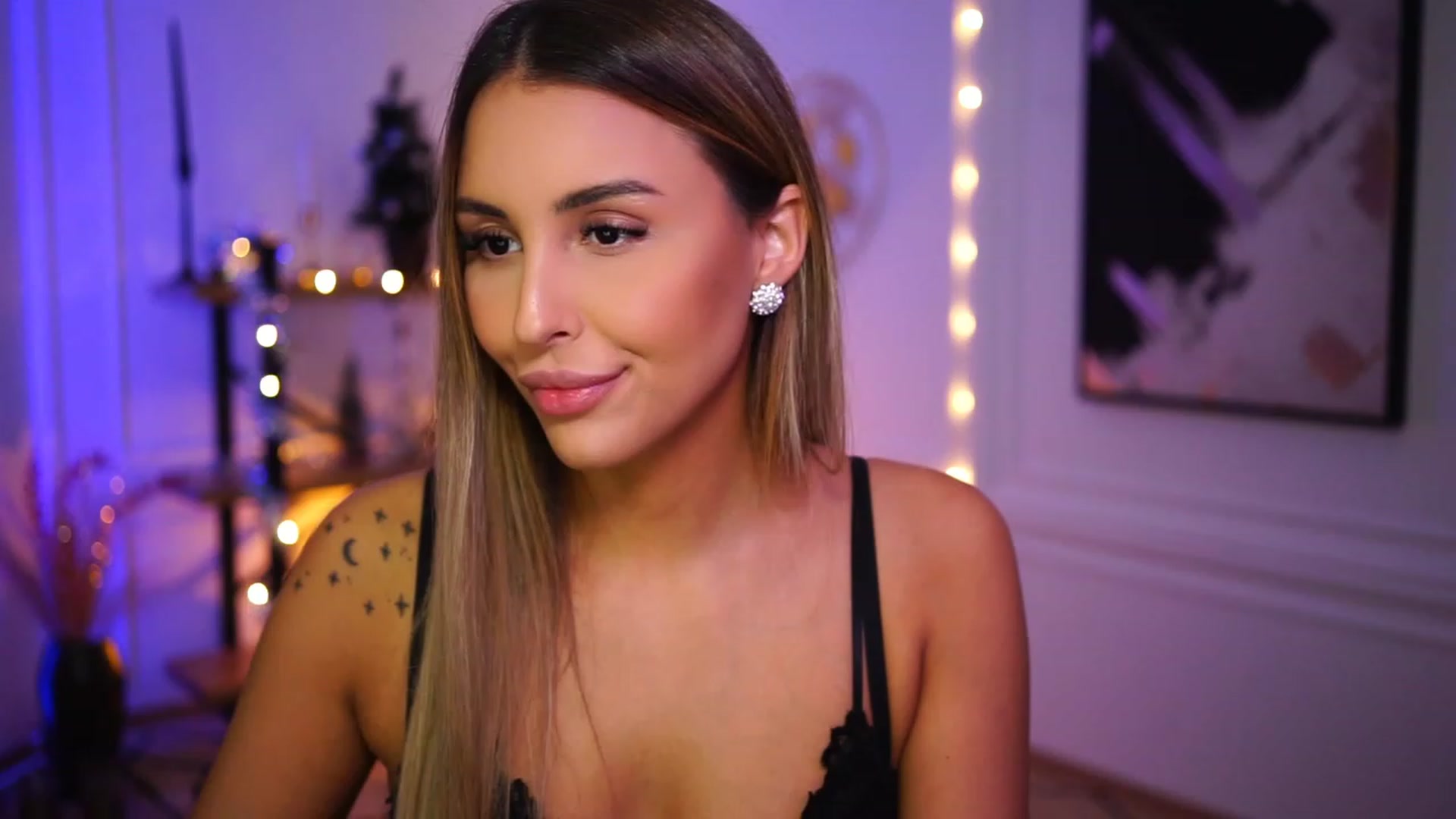 Gallery image thumbnail from Lisamelow's myfreecams stream on, 12/12/2022, 20:14 image 10 of 20