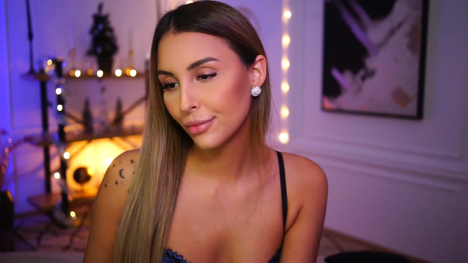 Gallery image thumbnail from Lisamelow's myfreecams stream on, 12/12/2022, 20:14 image 19 of 20