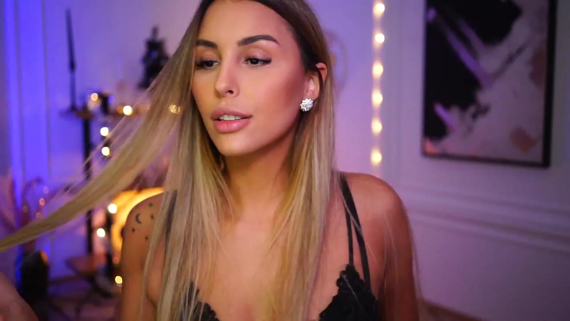 Gallery image thumbnail from Lisamelow's myfreecams stream on, 12/12/2022, 20:14 image 8 of 20