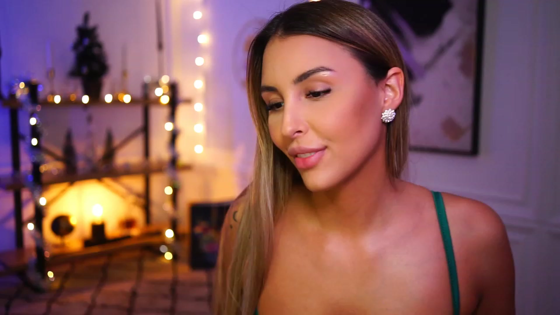 Gallery image thumbnail from Lisamelow's myfreecams stream on, 12/12/2022, 23:29 image 13 of 20