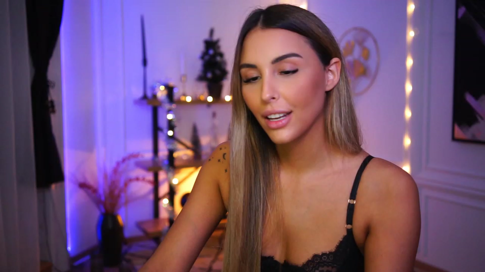 Gallery image thumbnail from Lisamelow's myfreecams stream on, 12/15/2022, 20:49 image 12 of 20