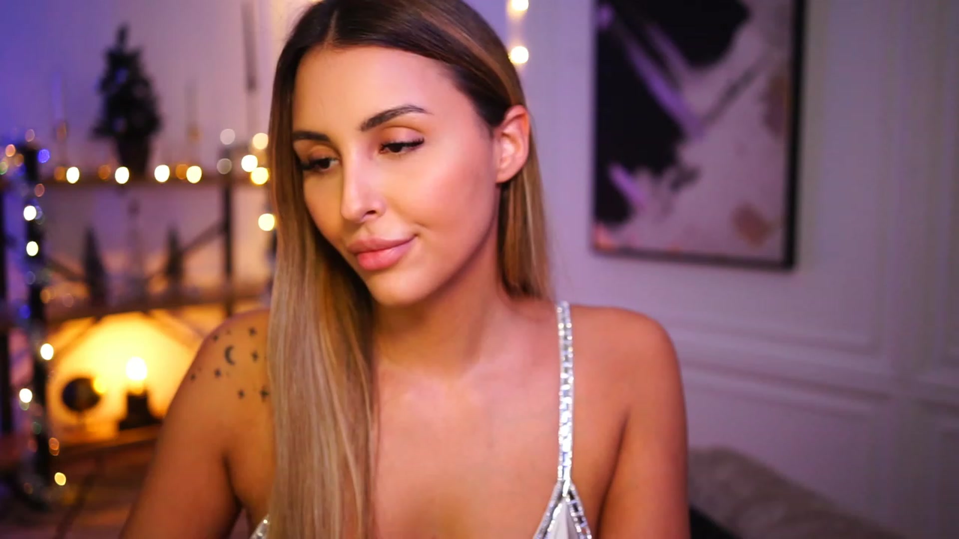 Gallery image thumbnail from Lisamelow's myfreecams stream on, 12/19/2022, 22:19 image 8 of 20