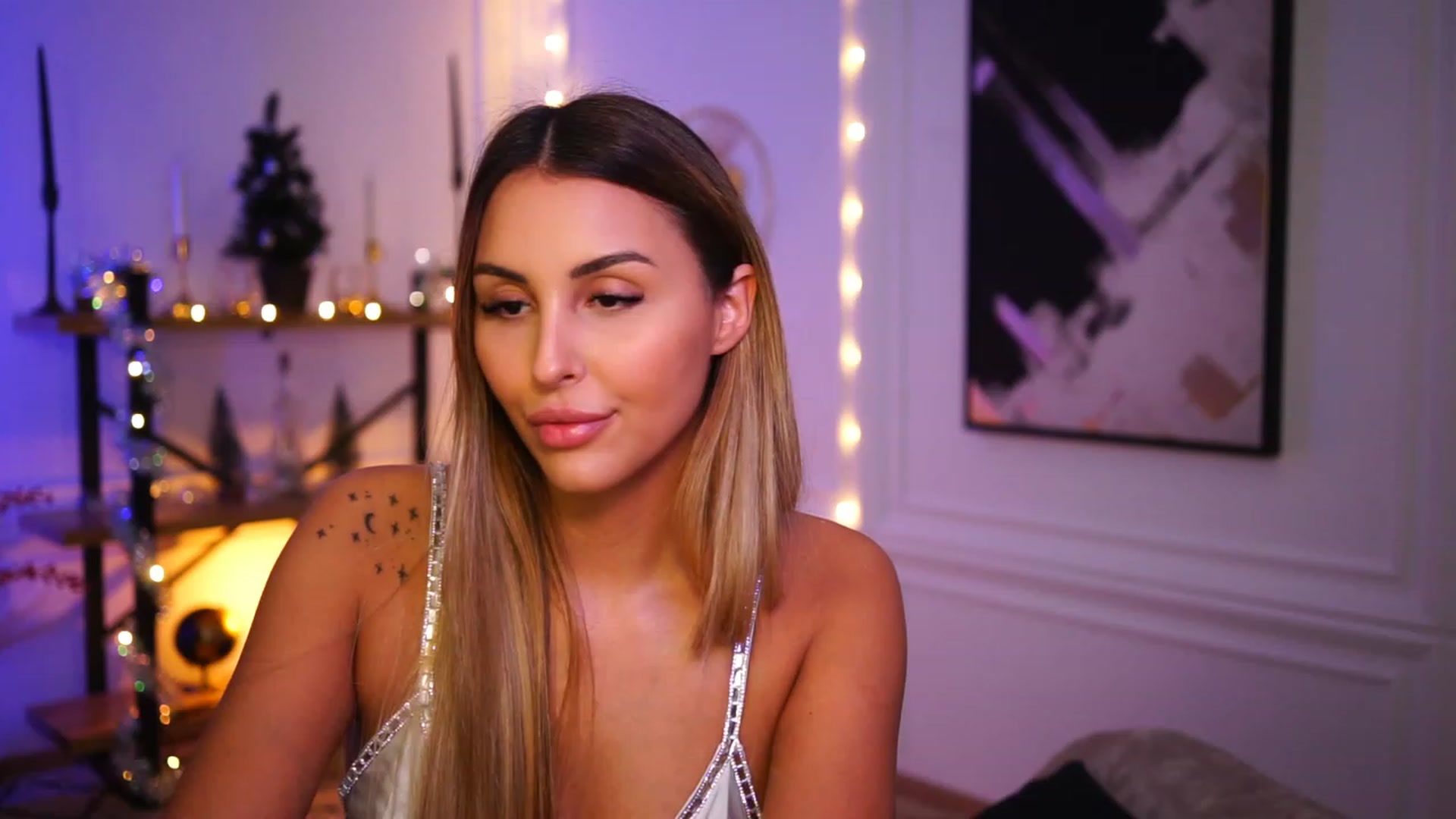 Gallery image thumbnail from Lisamelow's myfreecams stream on, 12/19/2022, 22:19 image 20 of 20