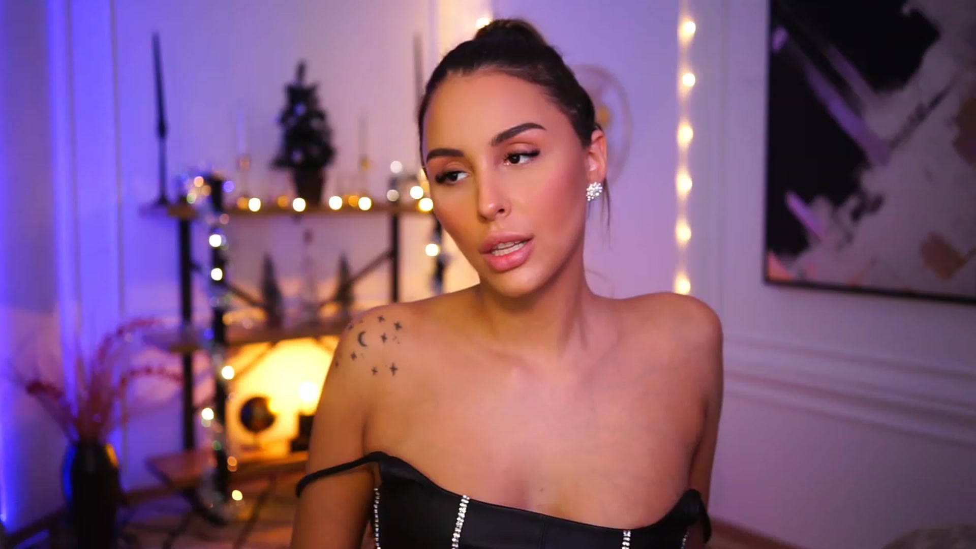 Gallery image thumbnail from Lisamelow's myfreecams stream on, 12/20/2022, 13:20 image 13 of 20