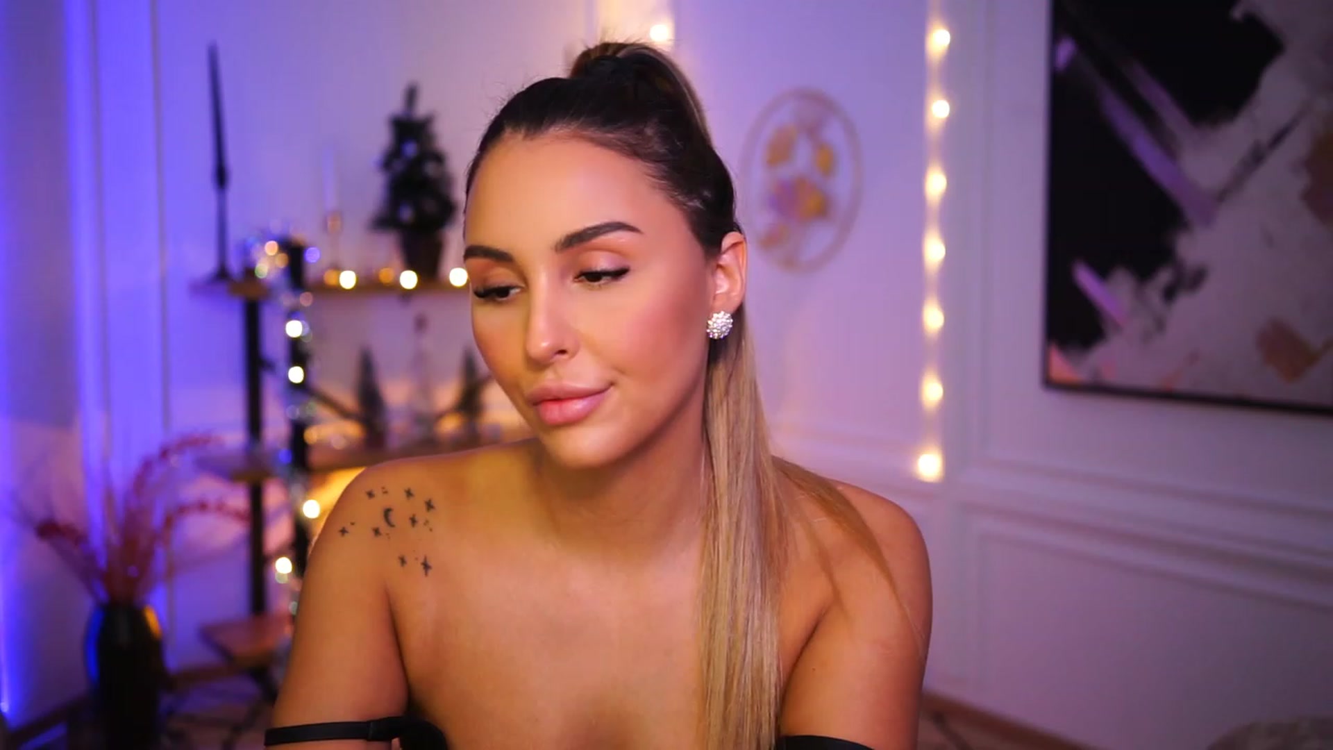 Gallery image thumbnail from Lisamelow's myfreecams stream on, 12/20/2022, 13:20 image 15 of 20