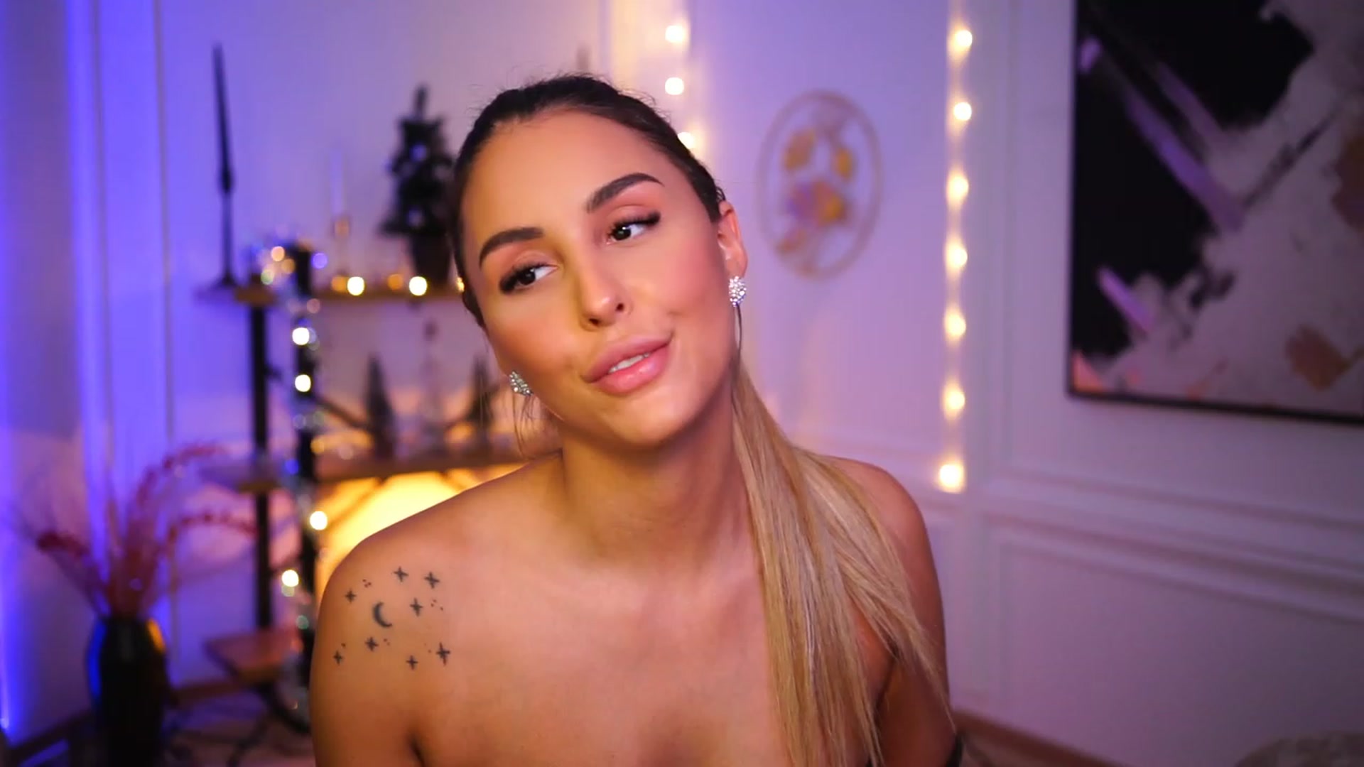 Gallery image thumbnail from Lisamelow's myfreecams stream on, 12/20/2022, 13:20 image 14 of 20