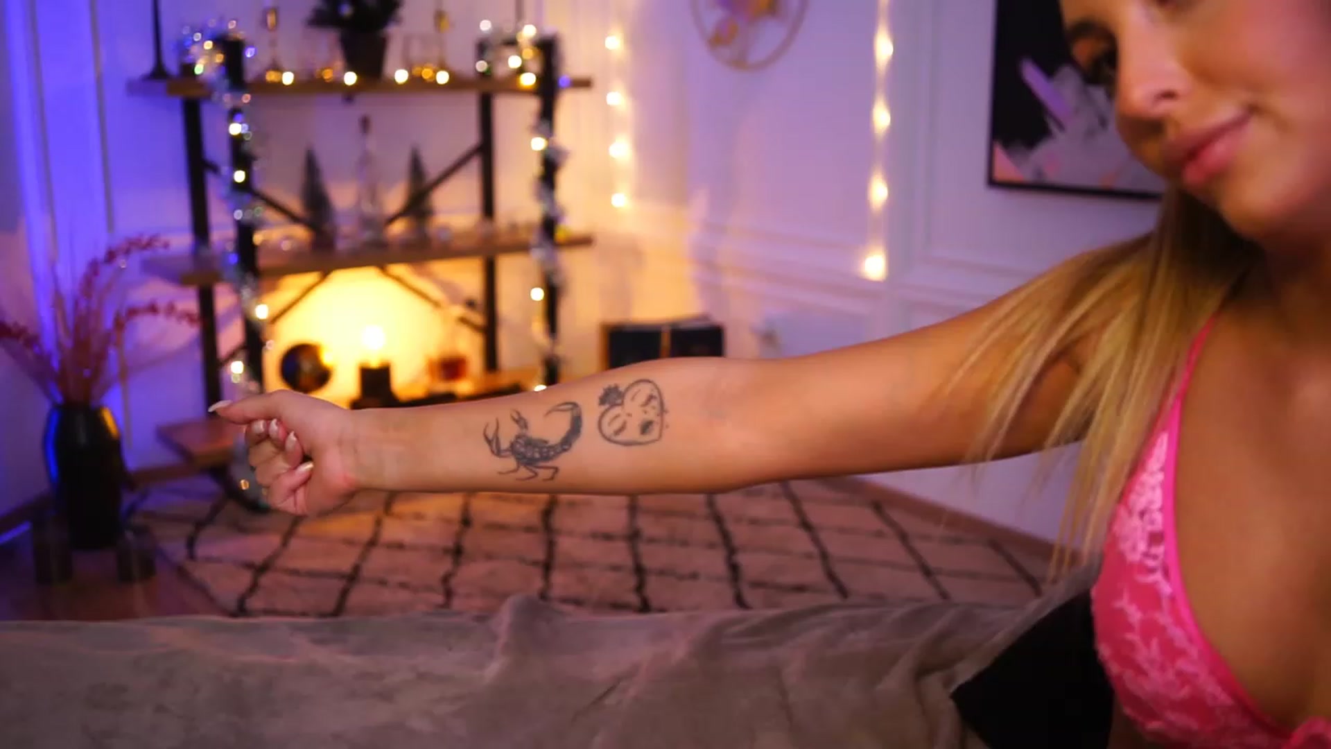 Gallery image thumbnail from Lisamelow's myfreecams stream on, 12/20/2022, 14:25 image 15 of 20