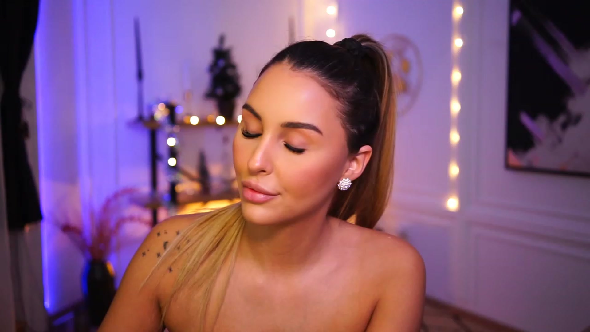 Gallery image thumbnail from Lisamelow's myfreecams stream on, 12/20/2022, 16:04 image 19 of 20
