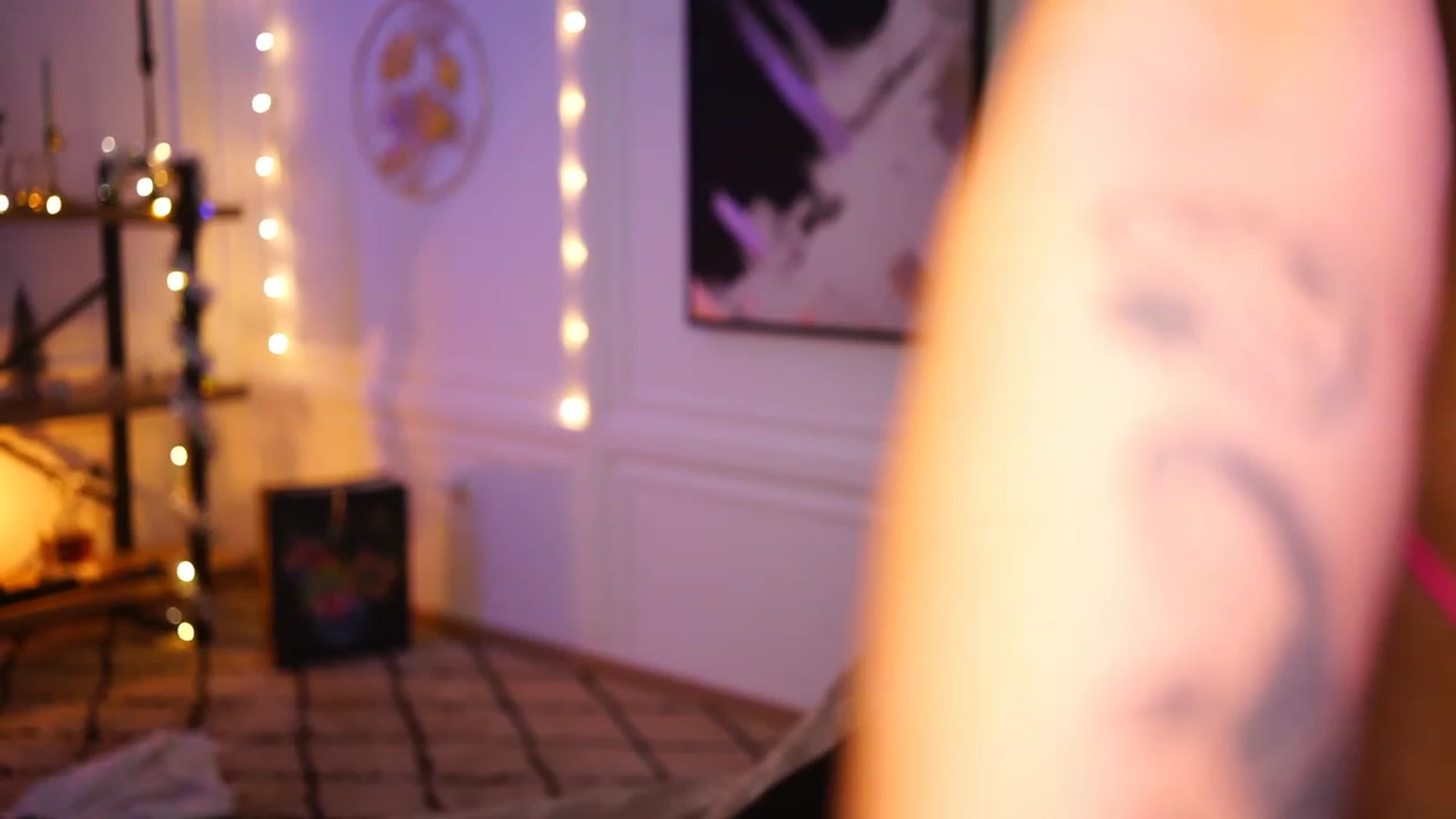Gallery image thumbnail from Lisamelow's myfreecams stream on, 12/20/2022, 16:04 image 13 of 20