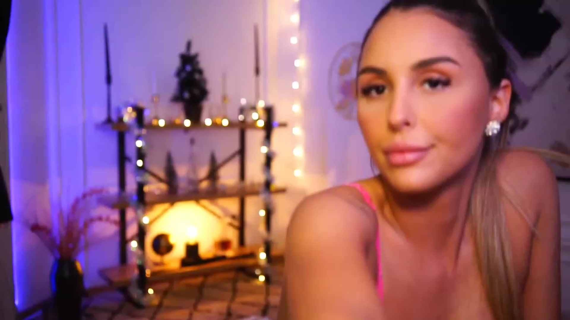Gallery image thumbnail from Lisamelow's myfreecams stream on, 12/20/2022, 16:04 image 9 of 20