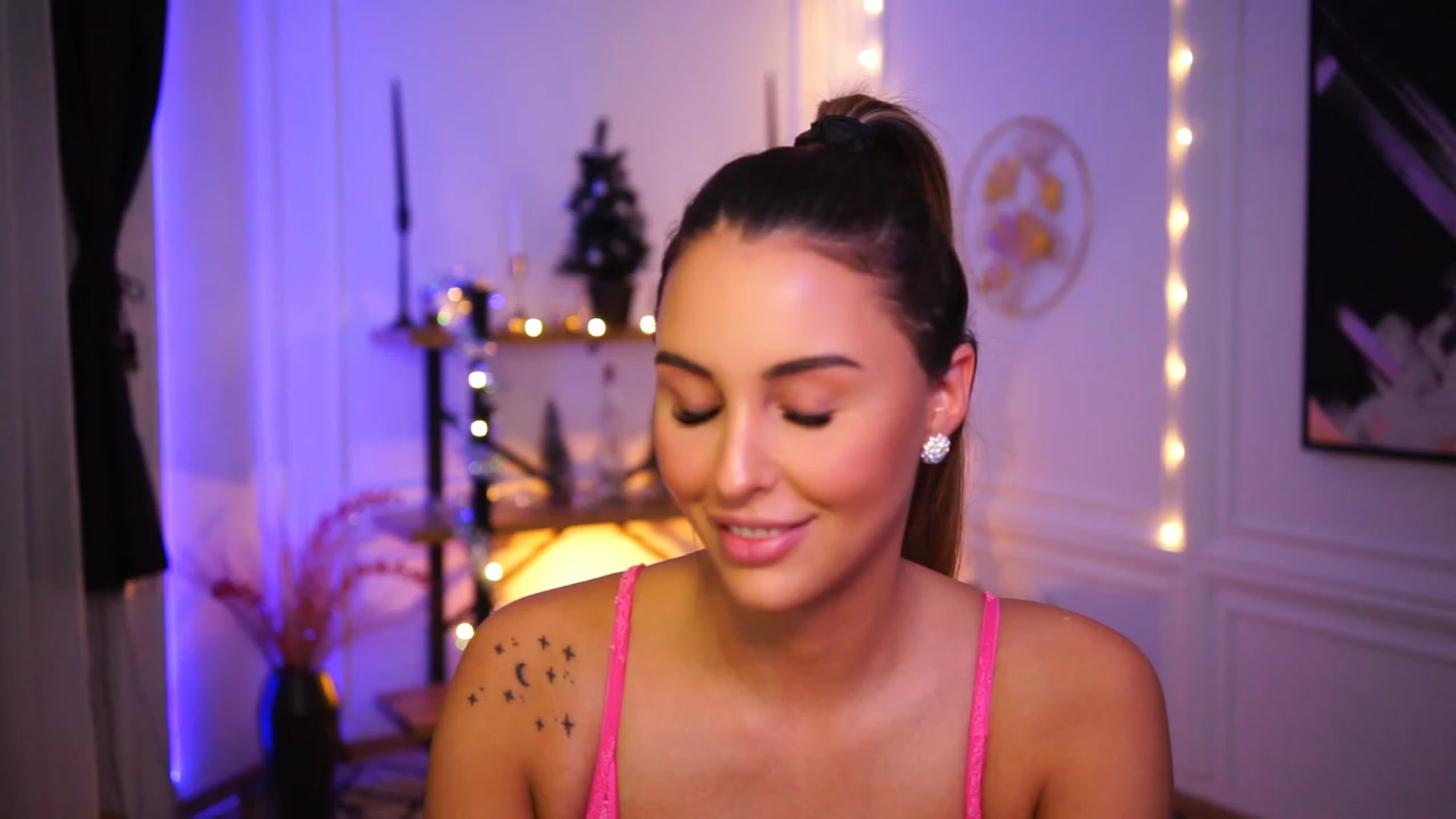 Gallery image thumbnail from Lisamelow's myfreecams stream on, 12/20/2022, 16:04 image 2 of 20