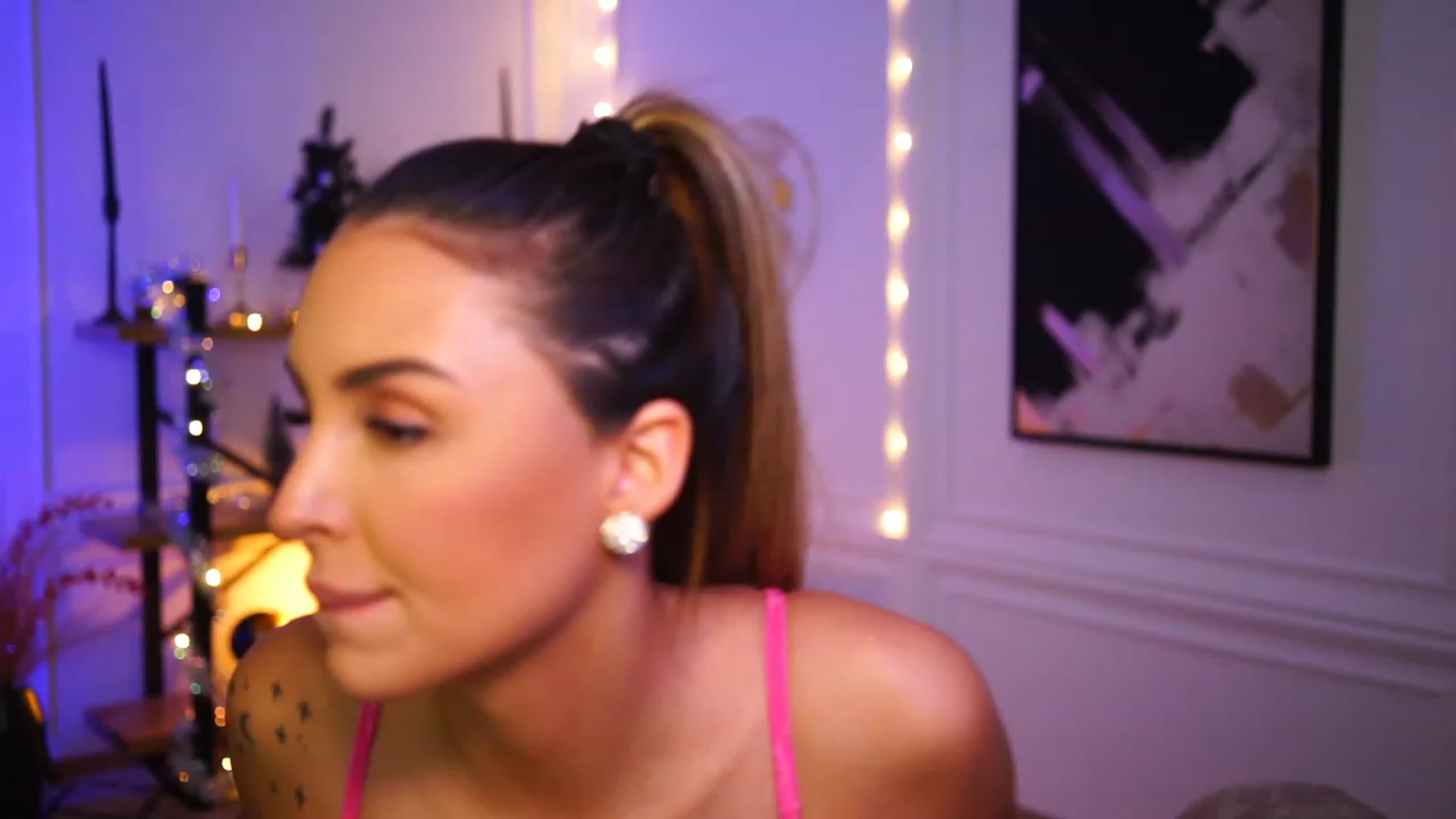 Gallery image thumbnail from Lisamelow's myfreecams stream on, 12/20/2022, 16:04 image 1 of 20