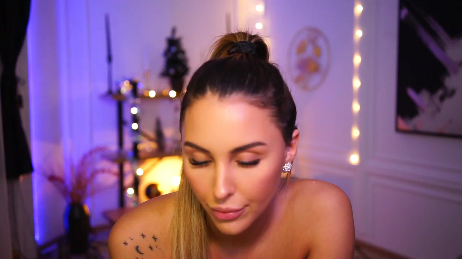 Gallery image thumbnail from Lisamelow's myfreecams stream on, 12/20/2022, 16:04 image 20 of 20