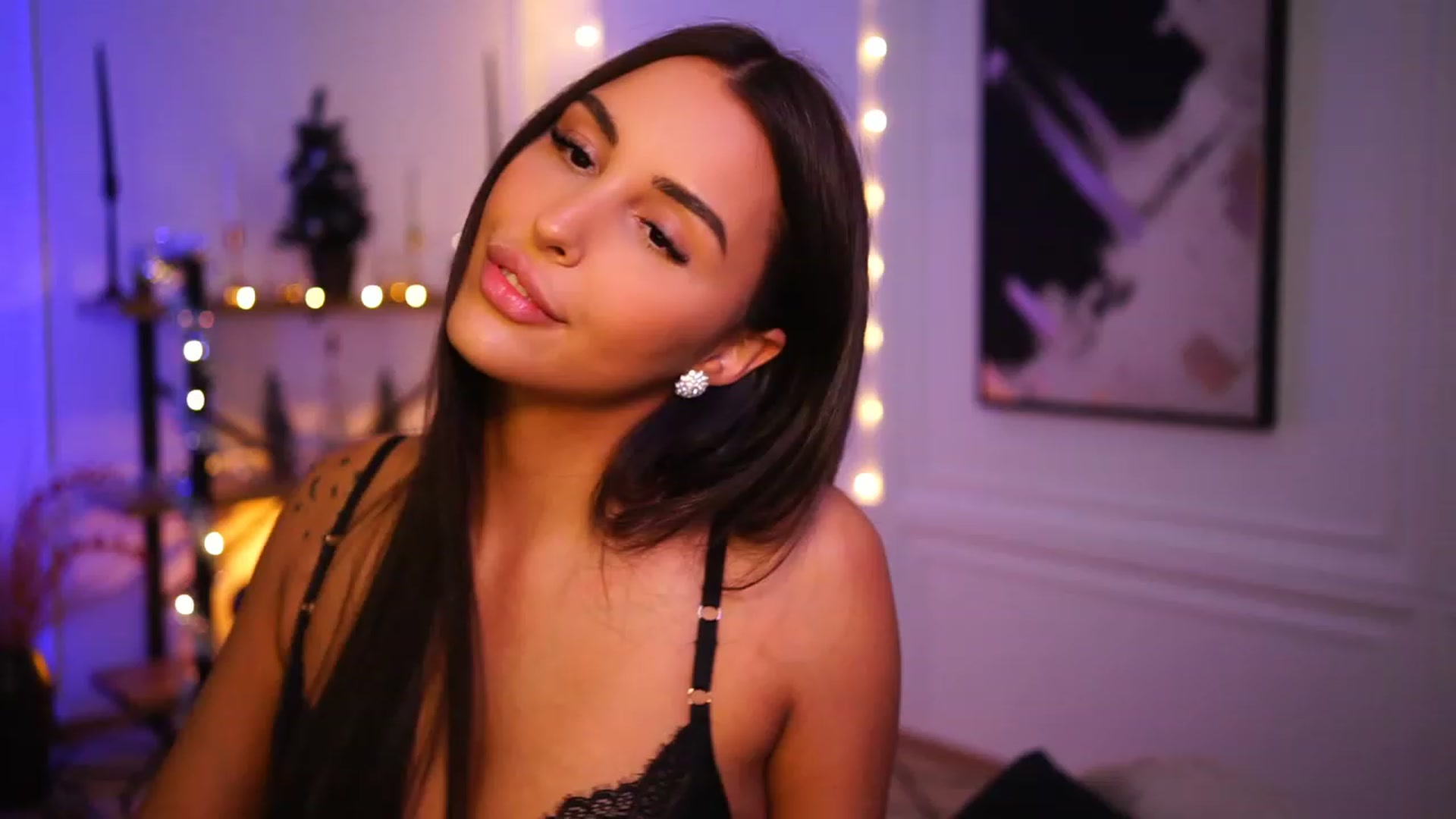 Gallery image thumbnail from Lisamelow's myfreecams stream on, 12/23/2022, 21:30 image 8 of 20