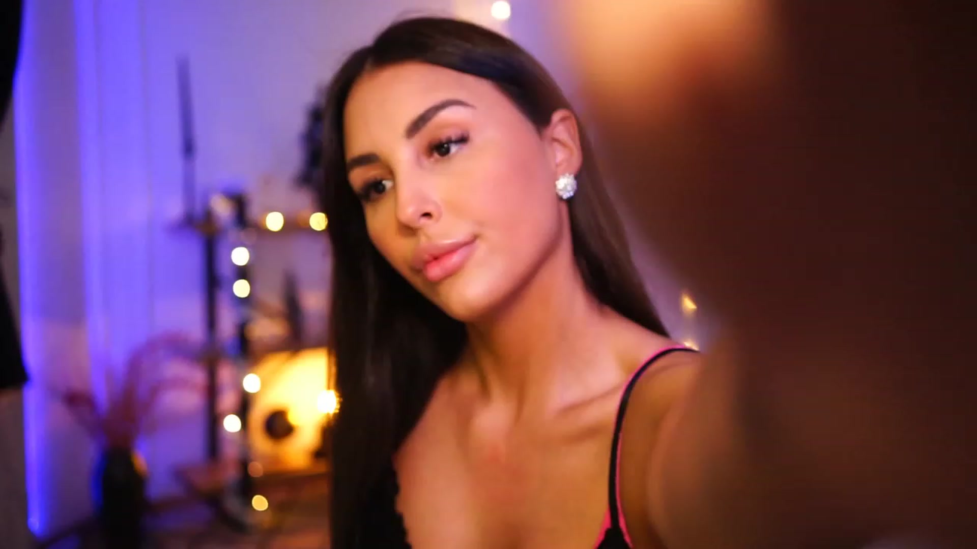 Gallery image thumbnail from Lisamelow's myfreecams stream on, 12/27/2022, 07:43 image 1 of 20