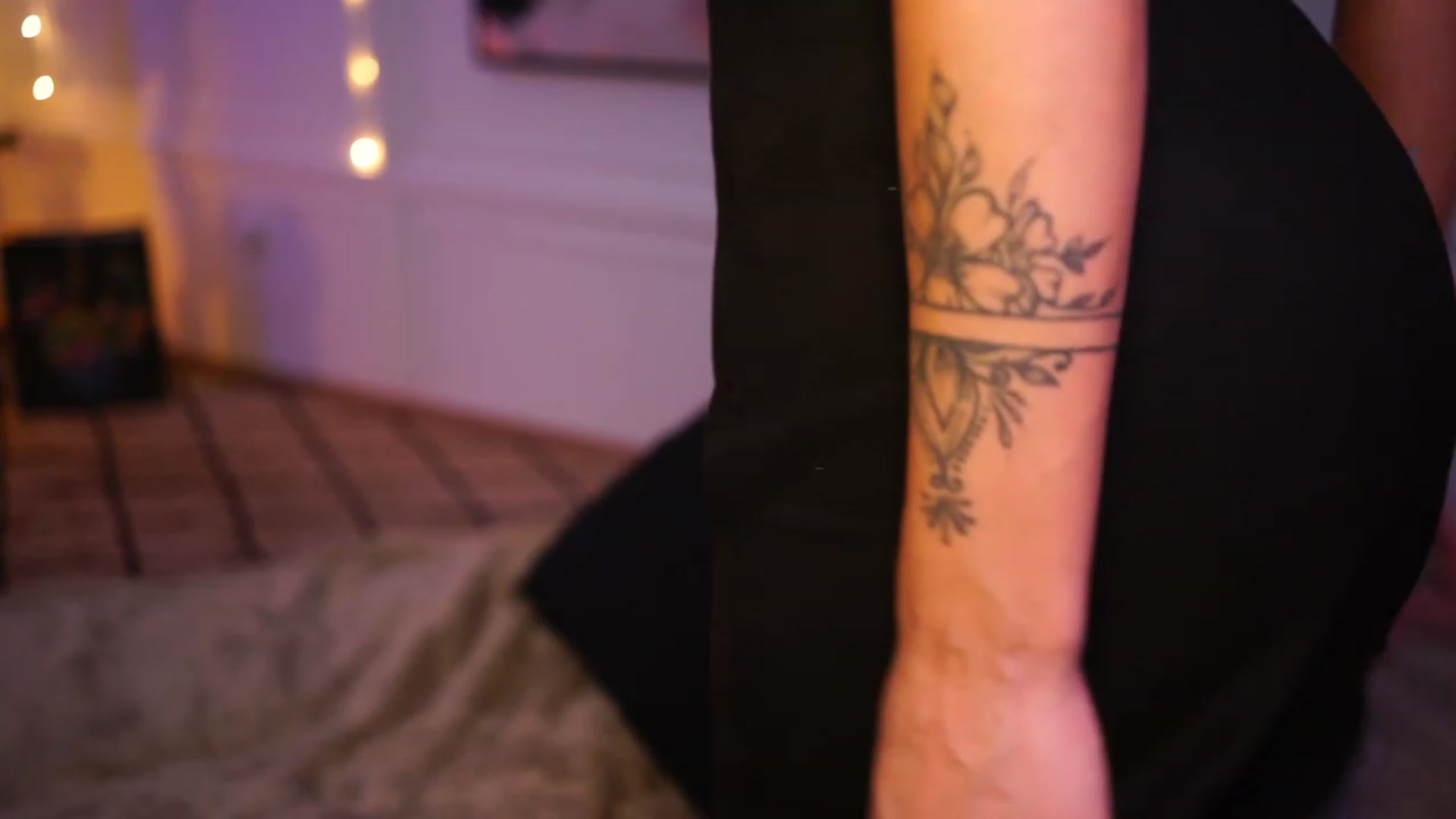 Gallery image thumbnail from Lisamelow's myfreecams stream on, 12/27/2022, 07:43 image 13 of 20