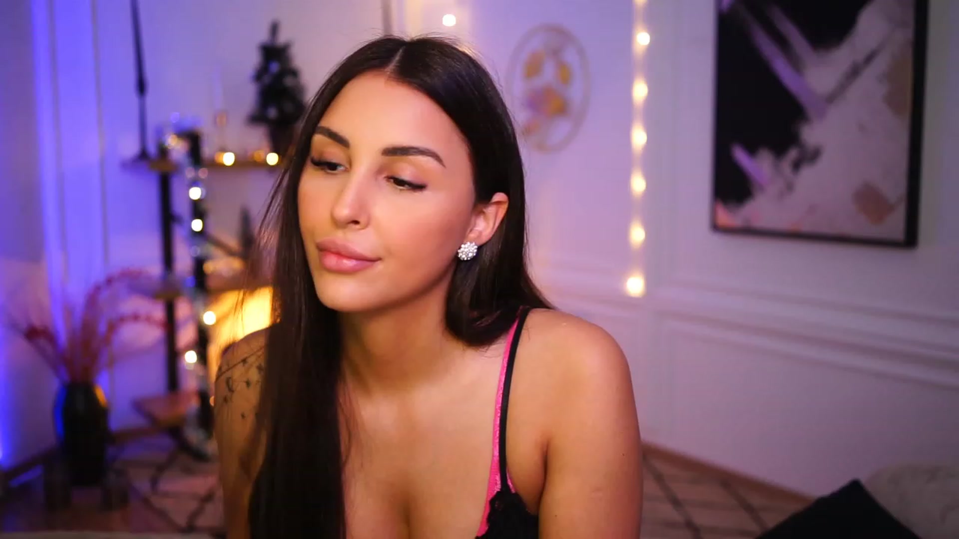 Gallery image thumbnail from Lisamelow's myfreecams stream on, 12/27/2022, 09:36 image 11 of 20