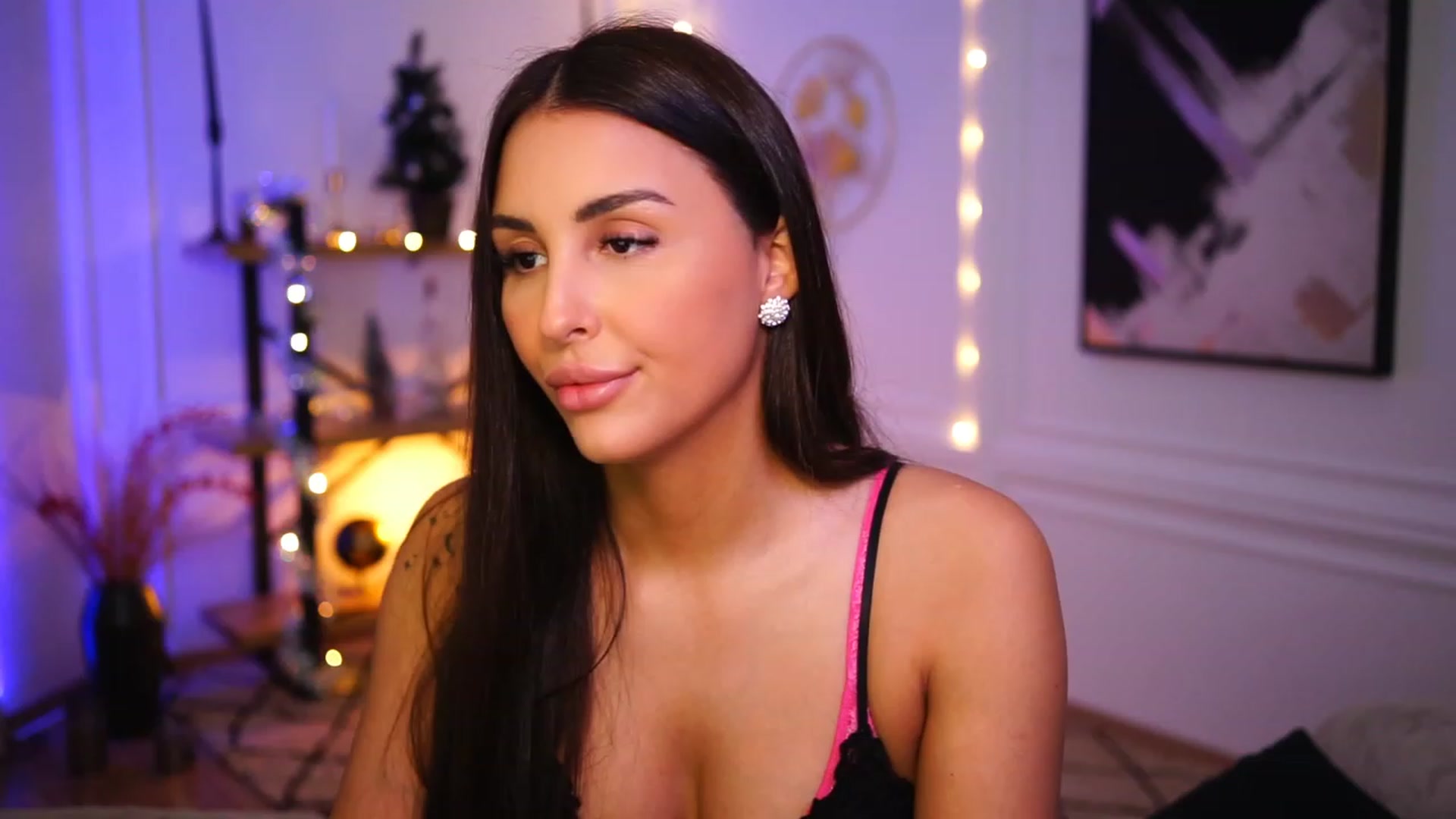 Gallery image thumbnail from Lisamelow's myfreecams stream on, 12/27/2022, 09:36 image 13 of 20