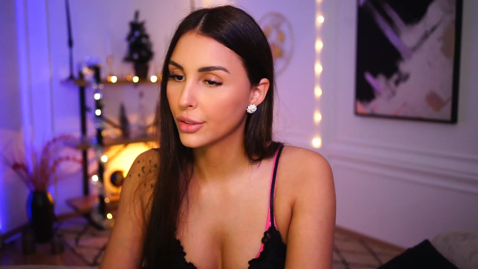 Gallery image thumbnail from Lisamelow's myfreecams stream on, 12/27/2022, 09:36 image 15 of 20
