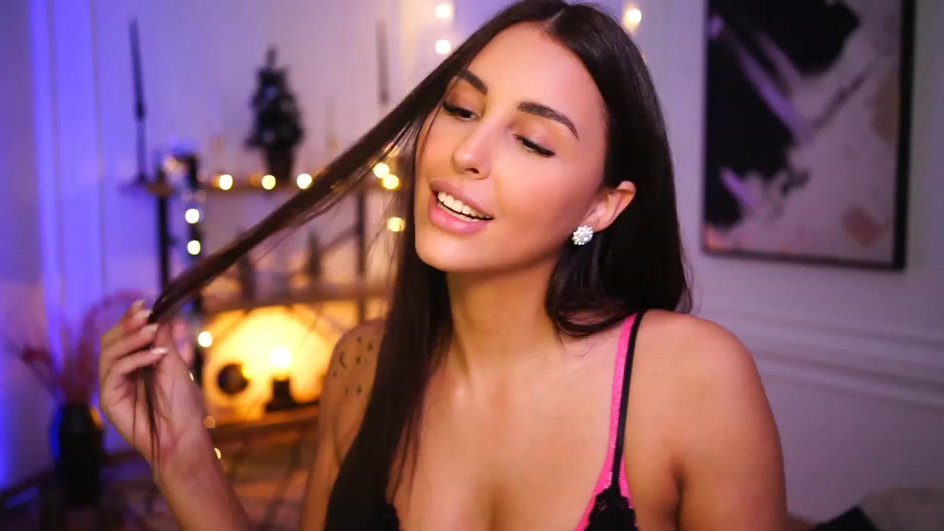 Gallery image thumbnail from Lisamelow's myfreecams stream on, 12/27/2022, 09:36 image 2 of 20