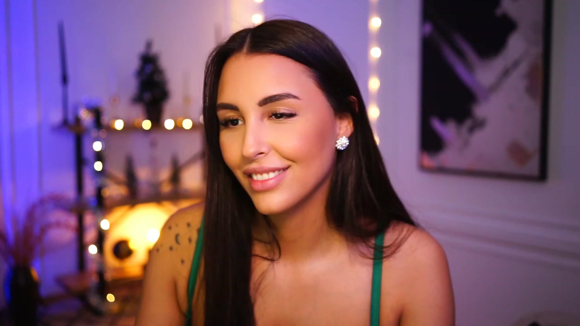 Gallery image thumbnail from Lisamelow's myfreecams stream on, 12/29/2022, 07:05 image 19 of 20
