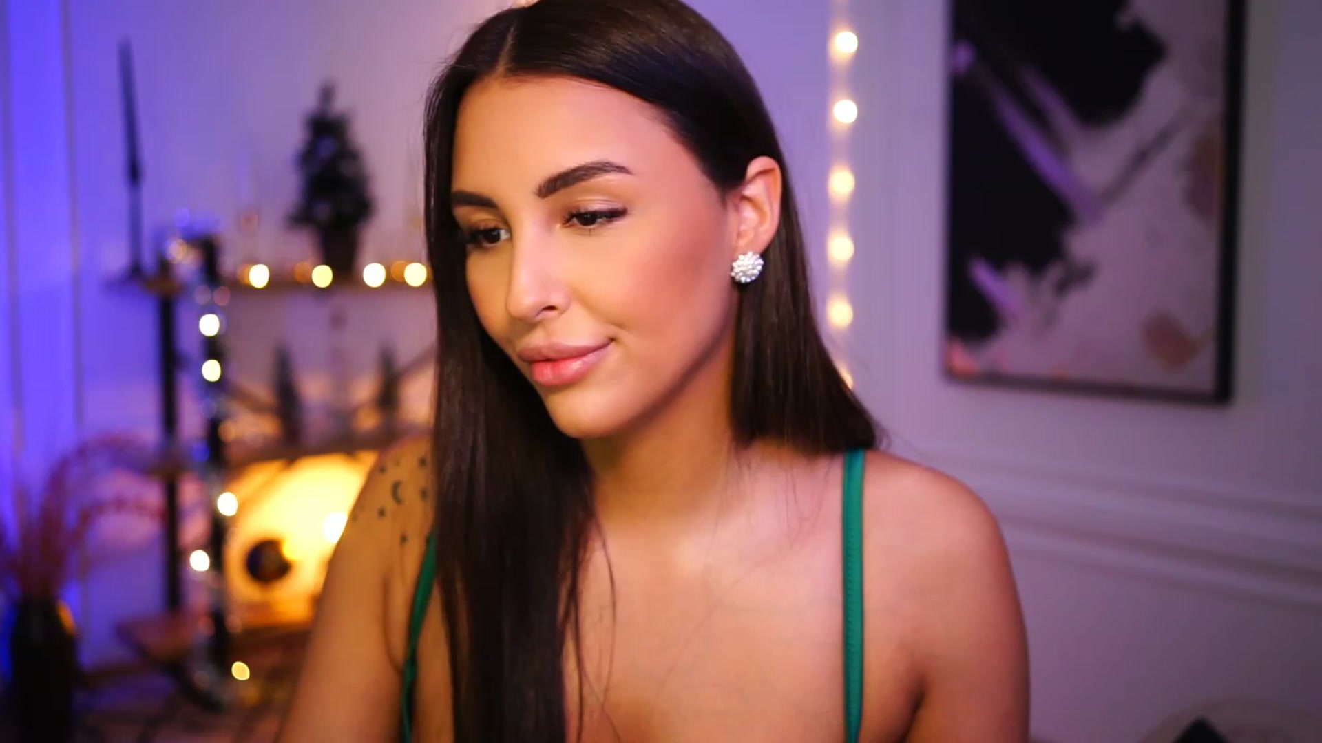 Gallery image thumbnail from Lisamelow's myfreecams stream on, 12/29/2022, 07:05 image 12 of 20
