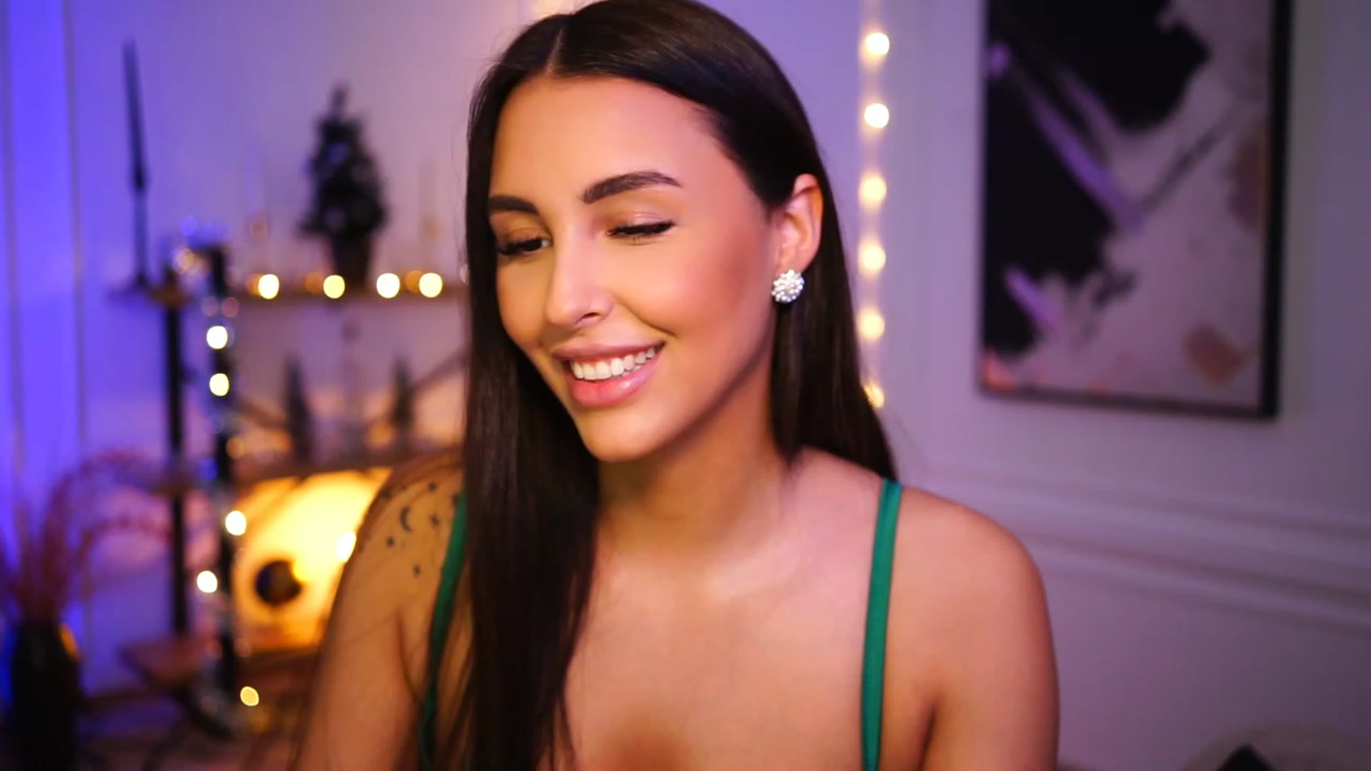 Gallery image thumbnail from Lisamelow's myfreecams stream on, 12/29/2022, 07:05 image 10 of 20