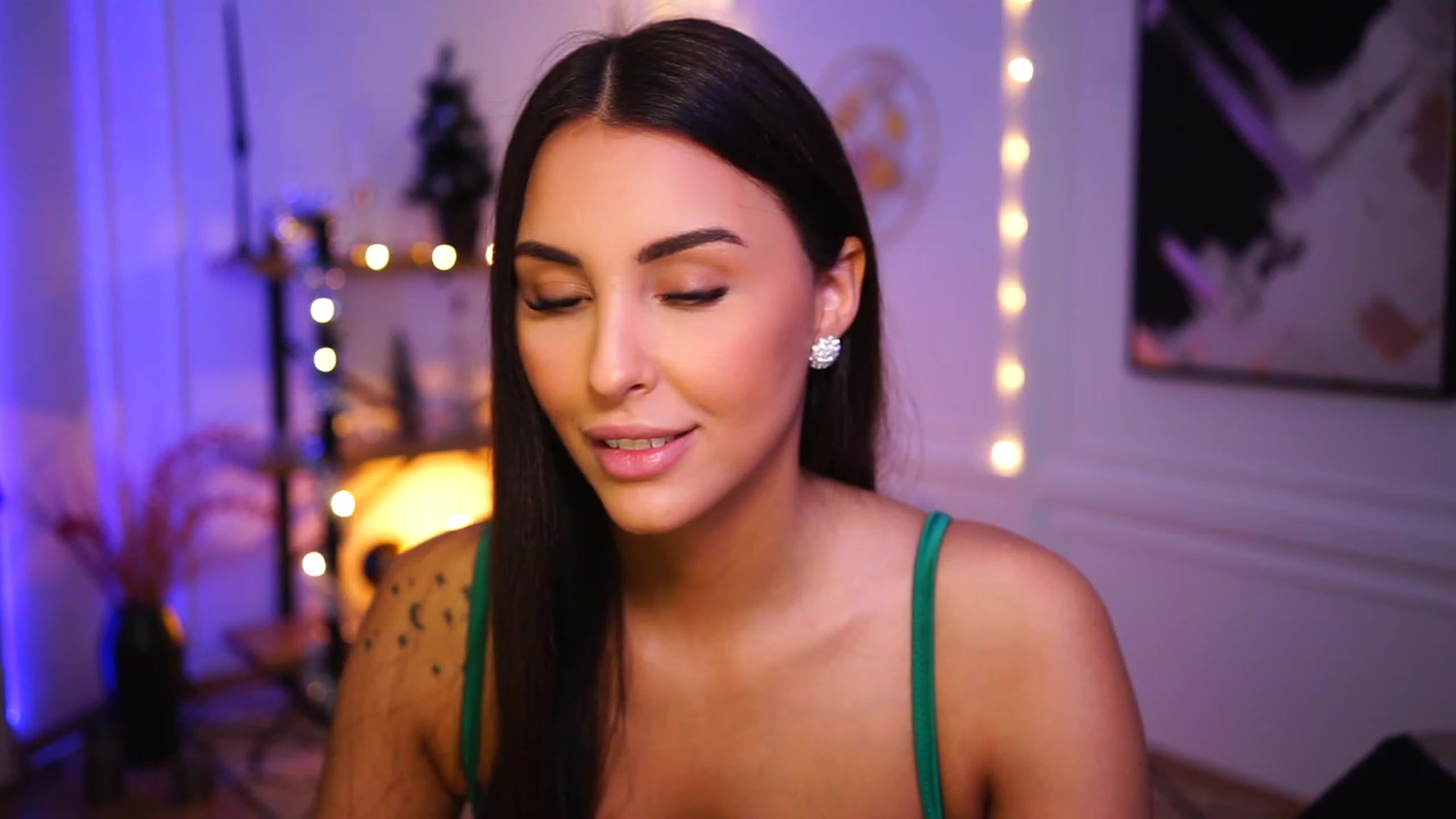 Gallery image thumbnail from Lisamelow's myfreecams stream on, 12/30/2022, 06:43 image 11 of 20