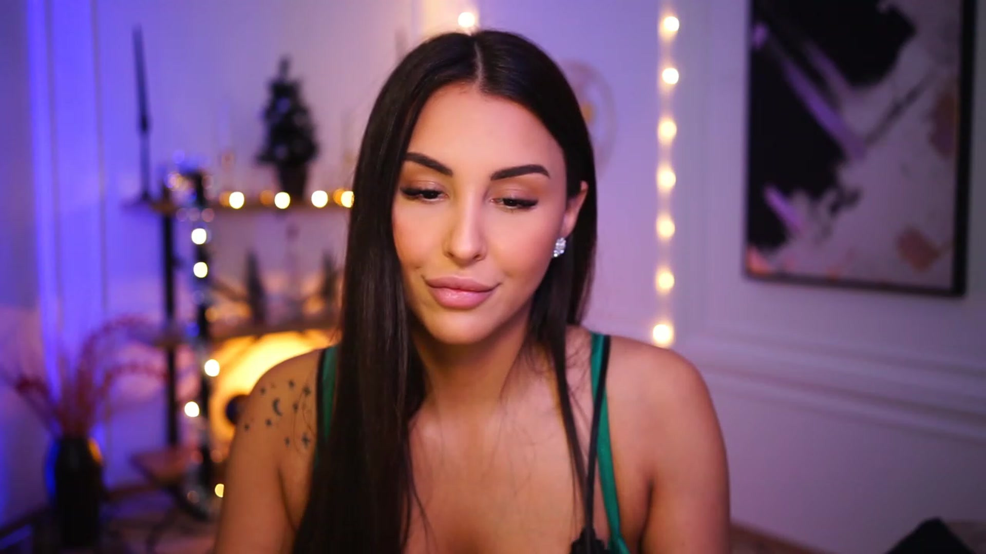 Gallery image thumbnail from Lisamelow's myfreecams stream on, 12/30/2022, 06:43 image 6 of 20