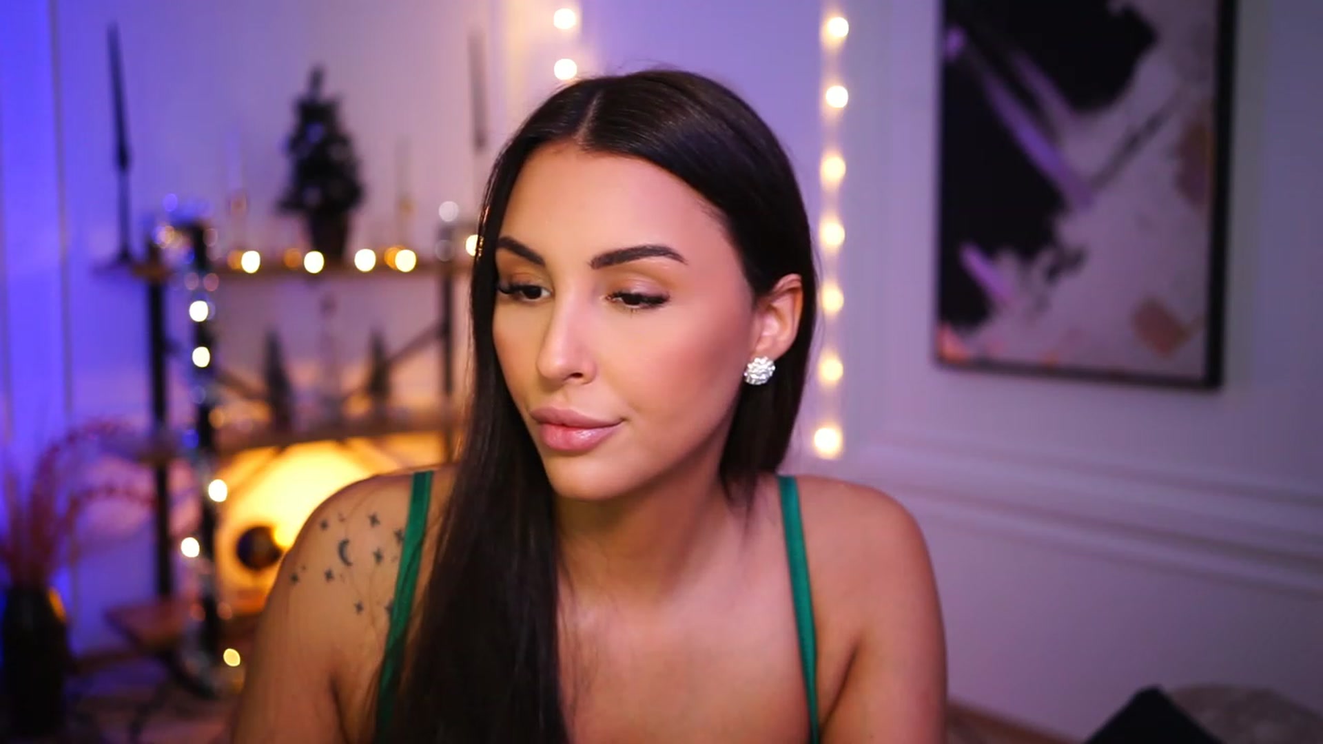 Gallery image thumbnail from Lisamelow's myfreecams stream on, 12/30/2022, 06:43 image 14 of 20