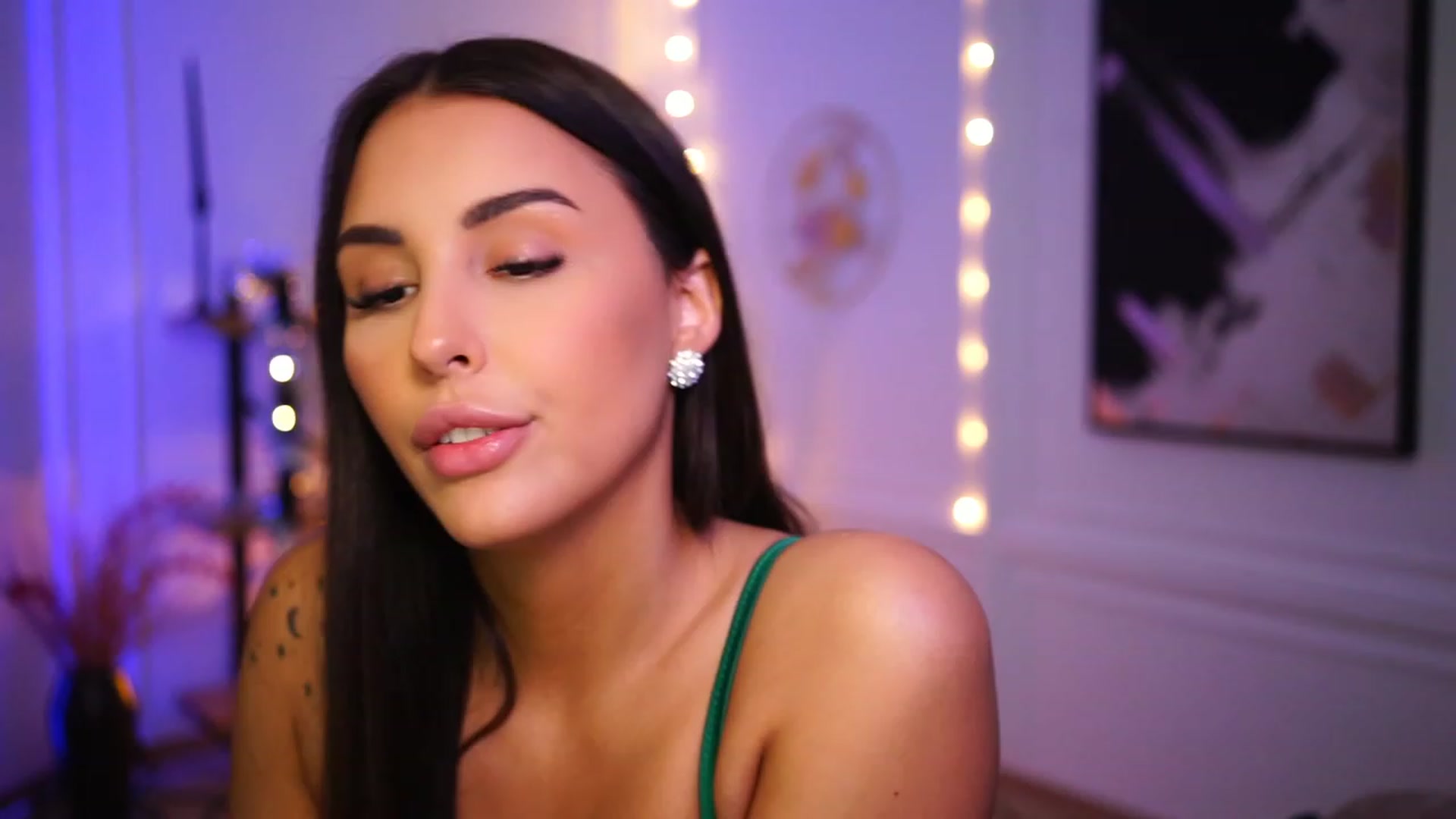 Gallery image thumbnail from Lisamelow's myfreecams stream on, 12/30/2022, 07:45 image 2 of 20