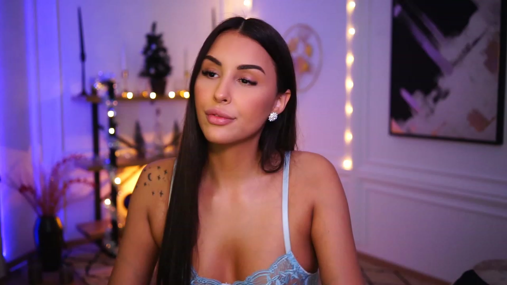 Gallery image thumbnail from Lisamelow's myfreecams stream on, 12/30/2022, 07:45 image 16 of 20