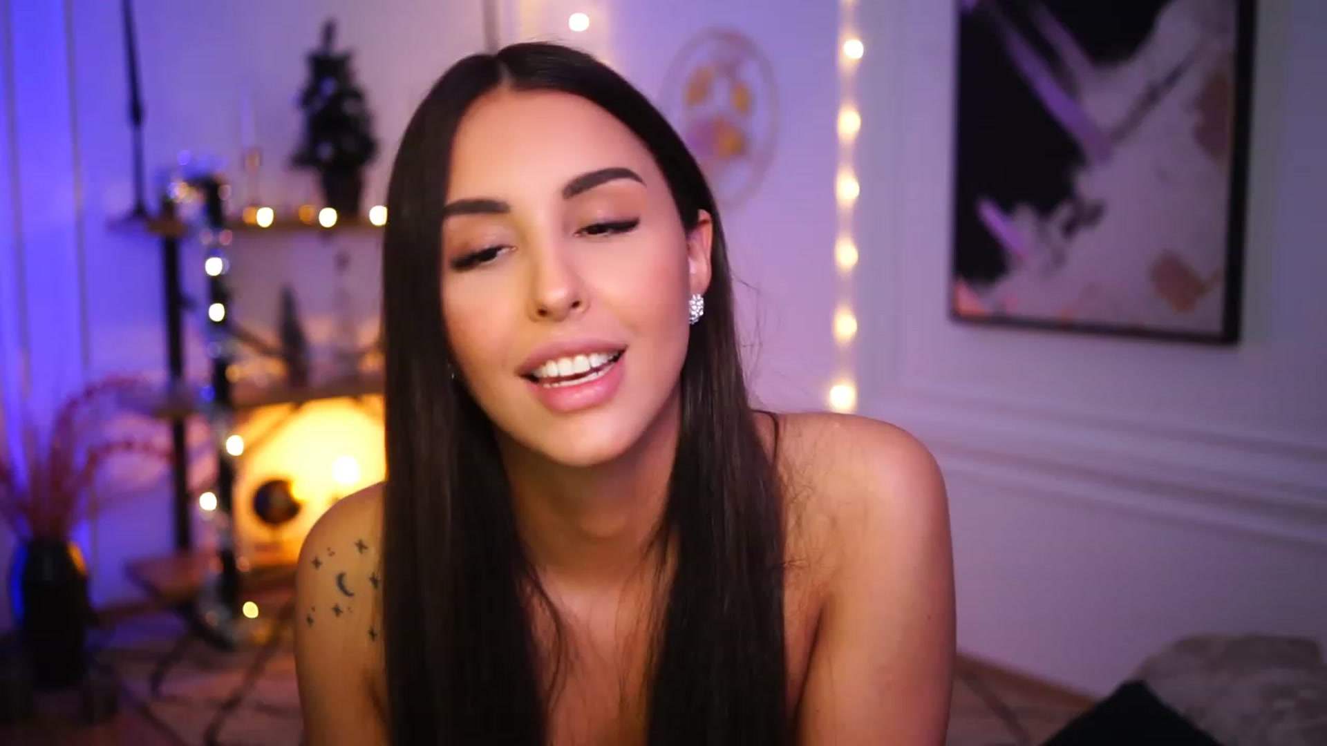 Gallery image thumbnail from Lisamelow's myfreecams stream on, 12/30/2022, 09:42 image 3 of 20