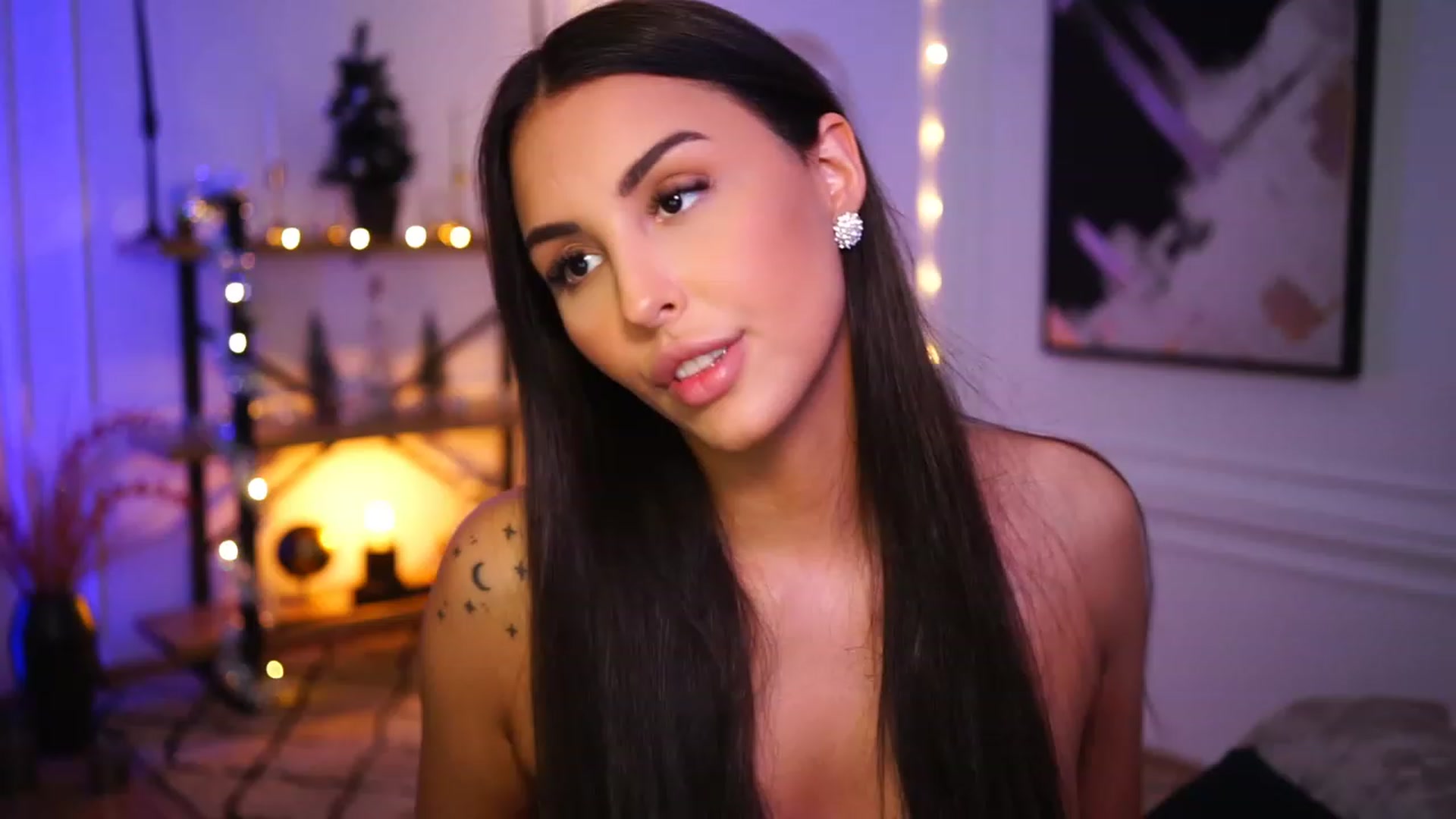 Gallery image thumbnail from Lisamelow's myfreecams stream on, 12/30/2022, 09:42 image 1 of 20