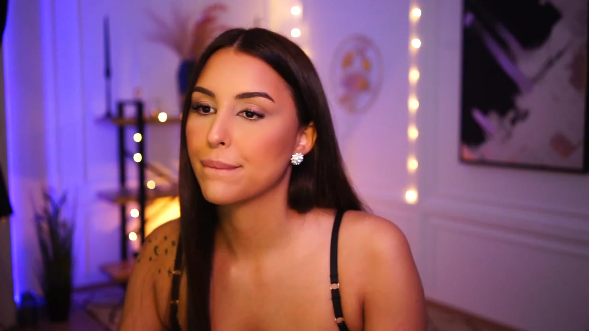 Gallery image thumbnail from Lisamelow's myfreecams stream on, 01/03/2023, 19:28 image 15 of 20