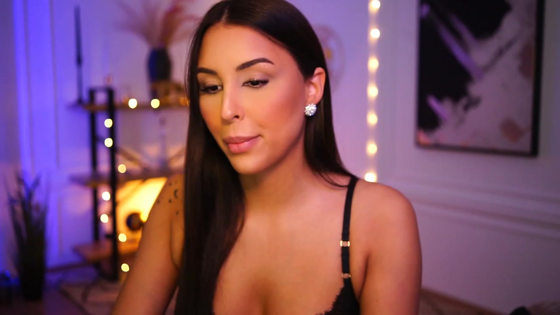 Gallery image thumbnail from Lisamelow's myfreecams stream on, 01/03/2023, 19:28 image 7 of 20
