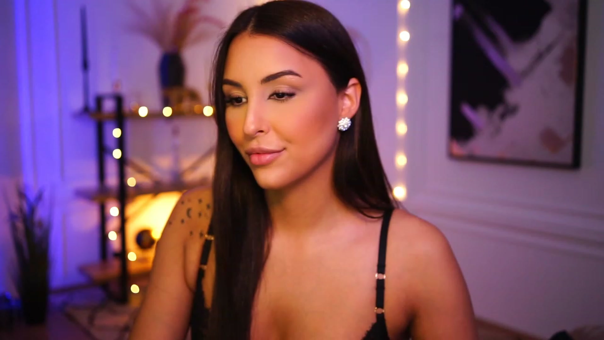 Gallery image thumbnail from Lisamelow's myfreecams stream on, 01/03/2023, 19:28 image 8 of 20