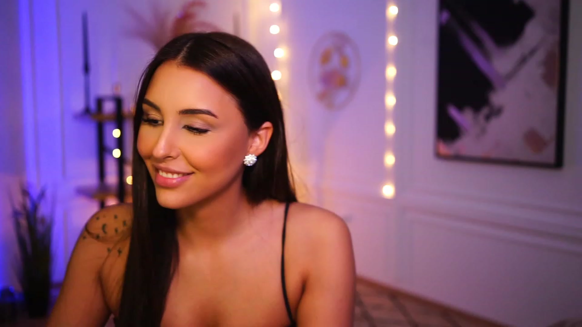 Gallery image thumbnail from Lisamelow's myfreecams stream on, 01/03/2023, 22:05 image 9 of 20