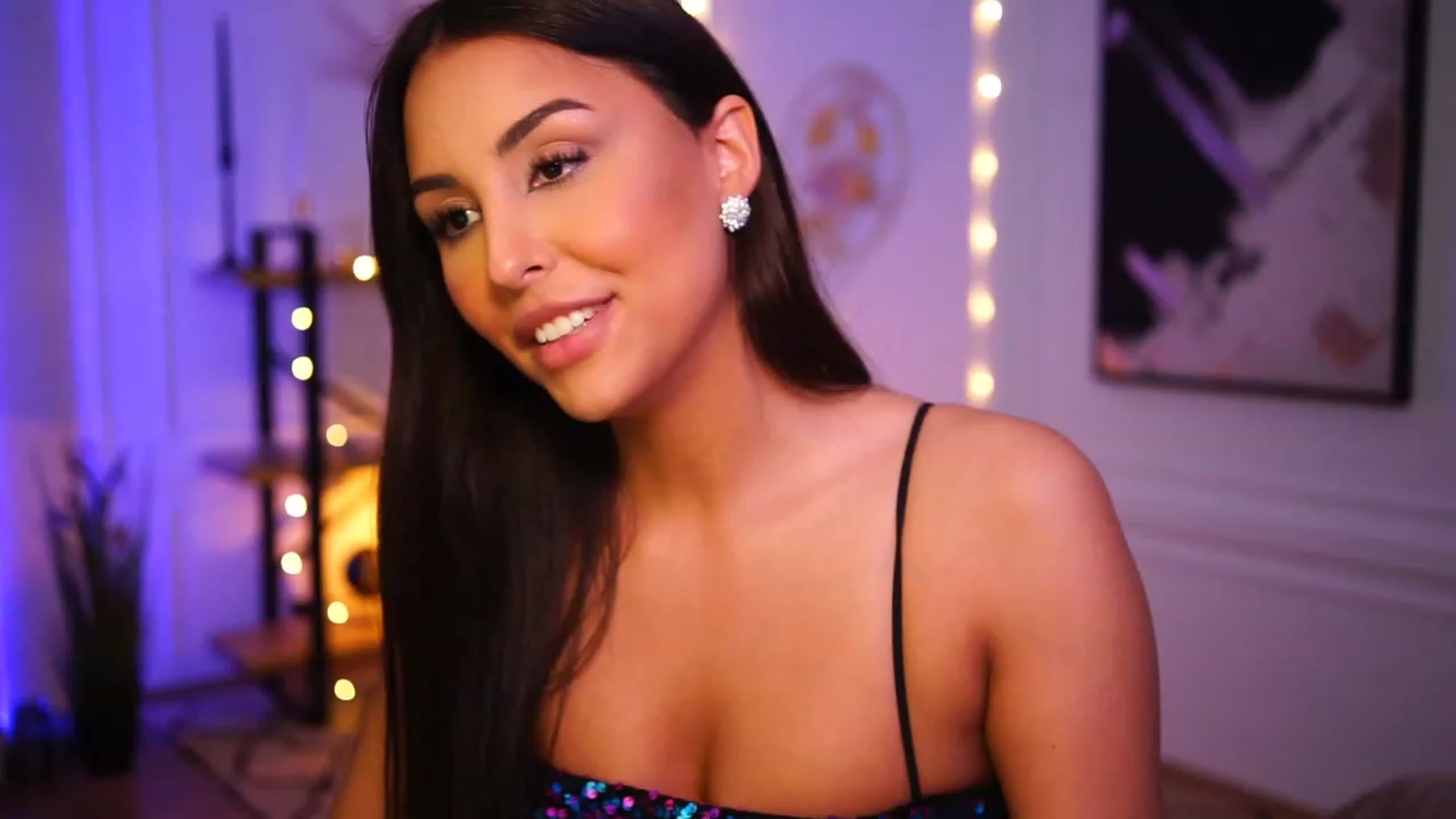 Gallery image thumbnail from Lisamelow's myfreecams stream on, 01/03/2023, 22:05 image 18 of 20