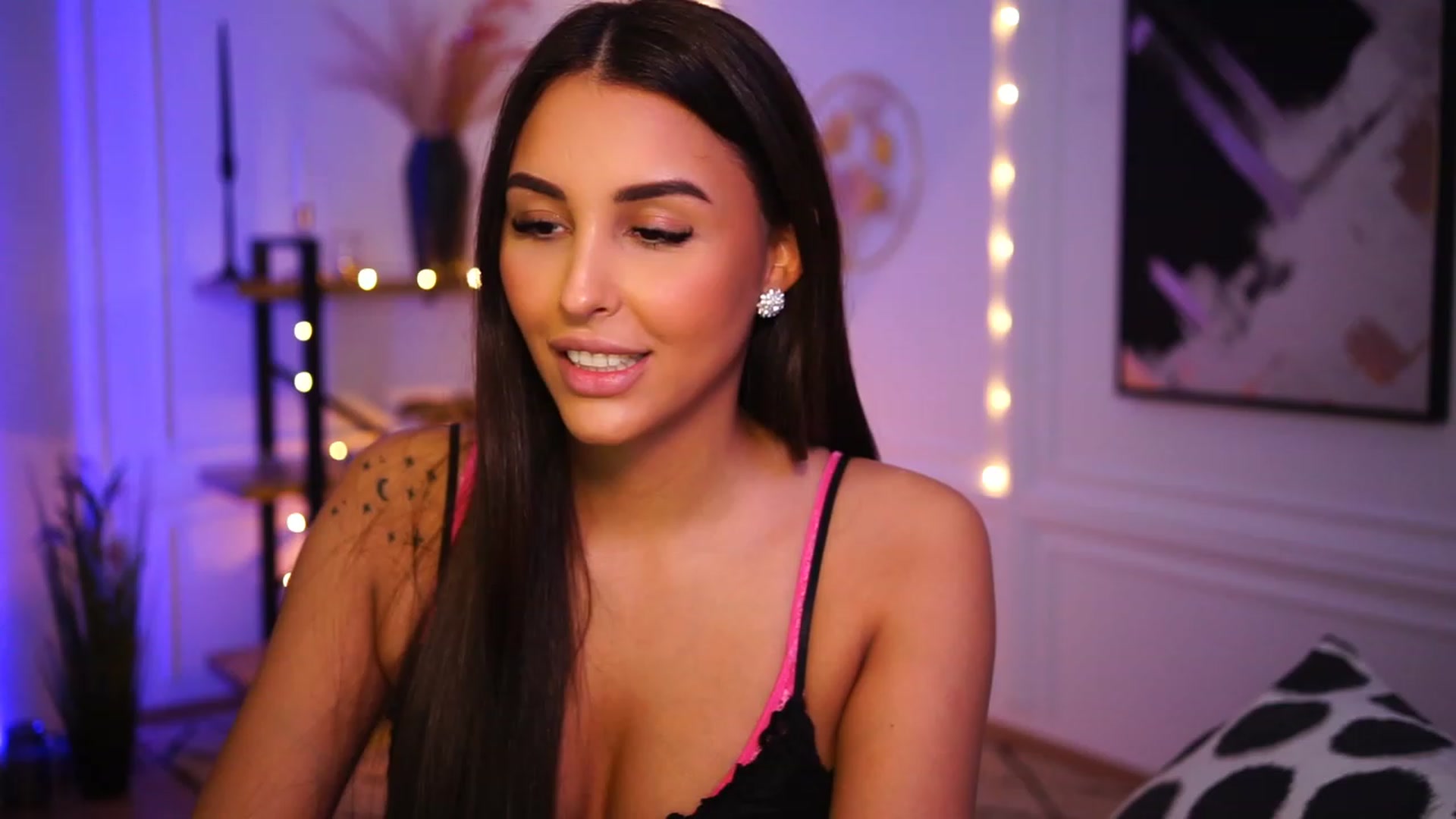Gallery image thumbnail from Lisamelow's myfreecams stream on, 01/04/2023, 19:31 image 1 of 20
