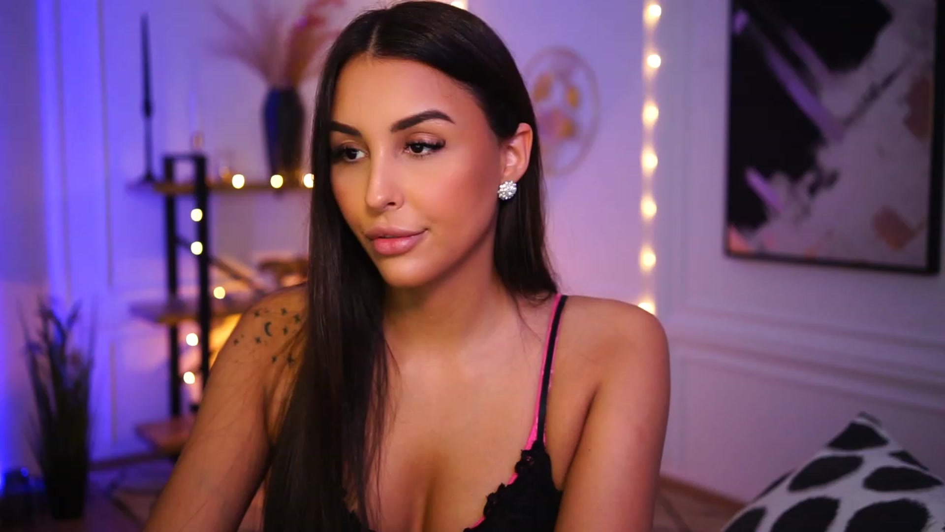 Gallery image thumbnail from Lisamelow's myfreecams stream on, 01/04/2023, 19:31 image 5 of 20