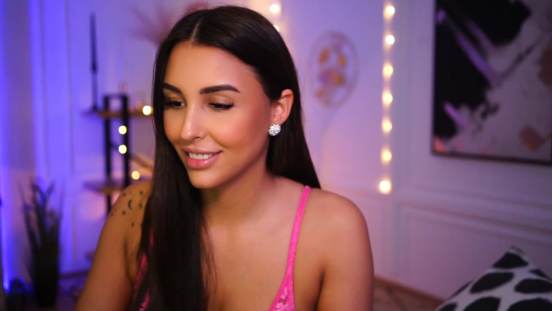 Gallery image thumbnail from Lisamelow's myfreecams stream on, 01/04/2023, 19:31 image 10 of 20