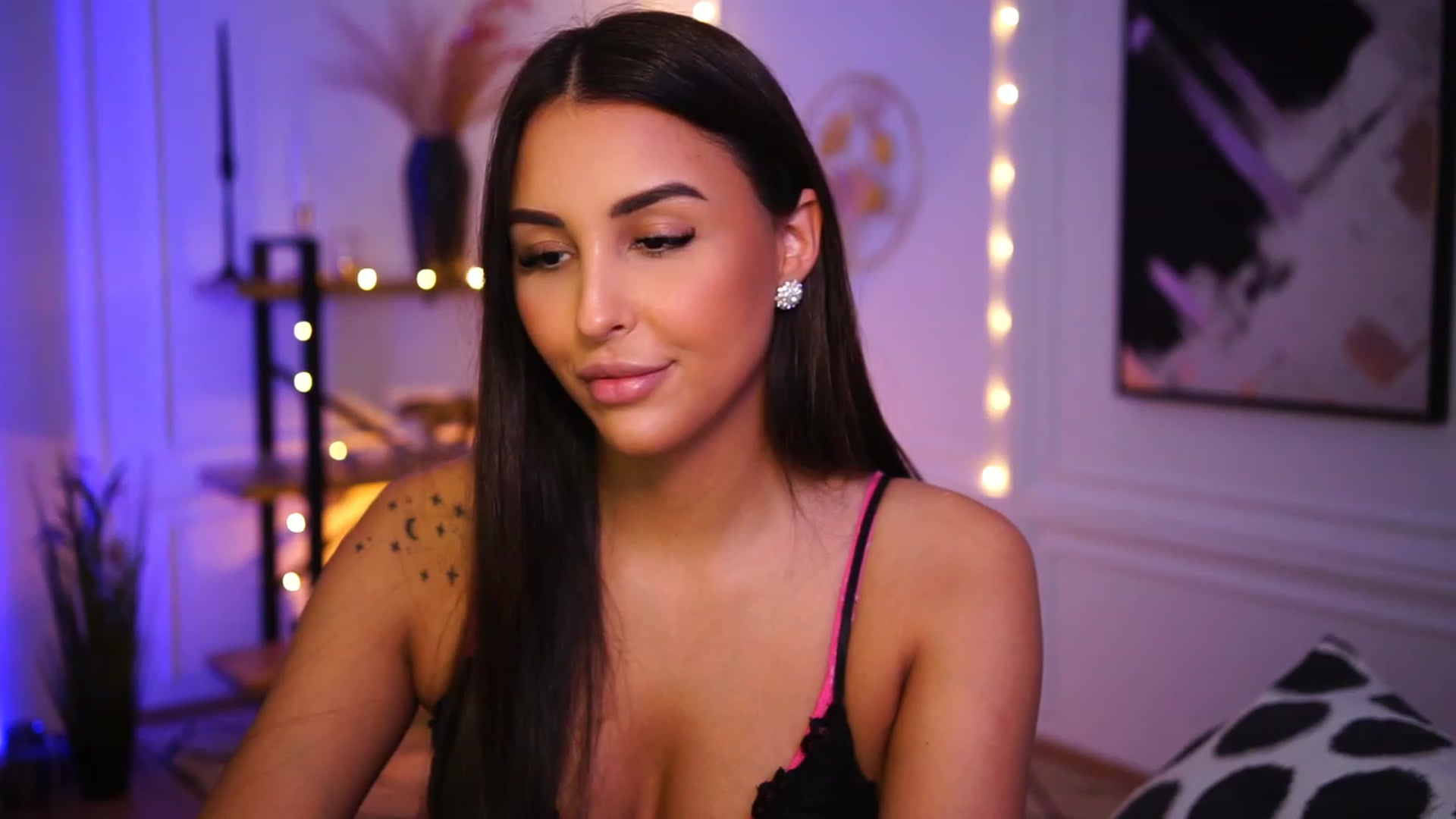 Gallery image thumbnail from Lisamelow's myfreecams stream on, 01/04/2023, 19:31 image 6 of 20