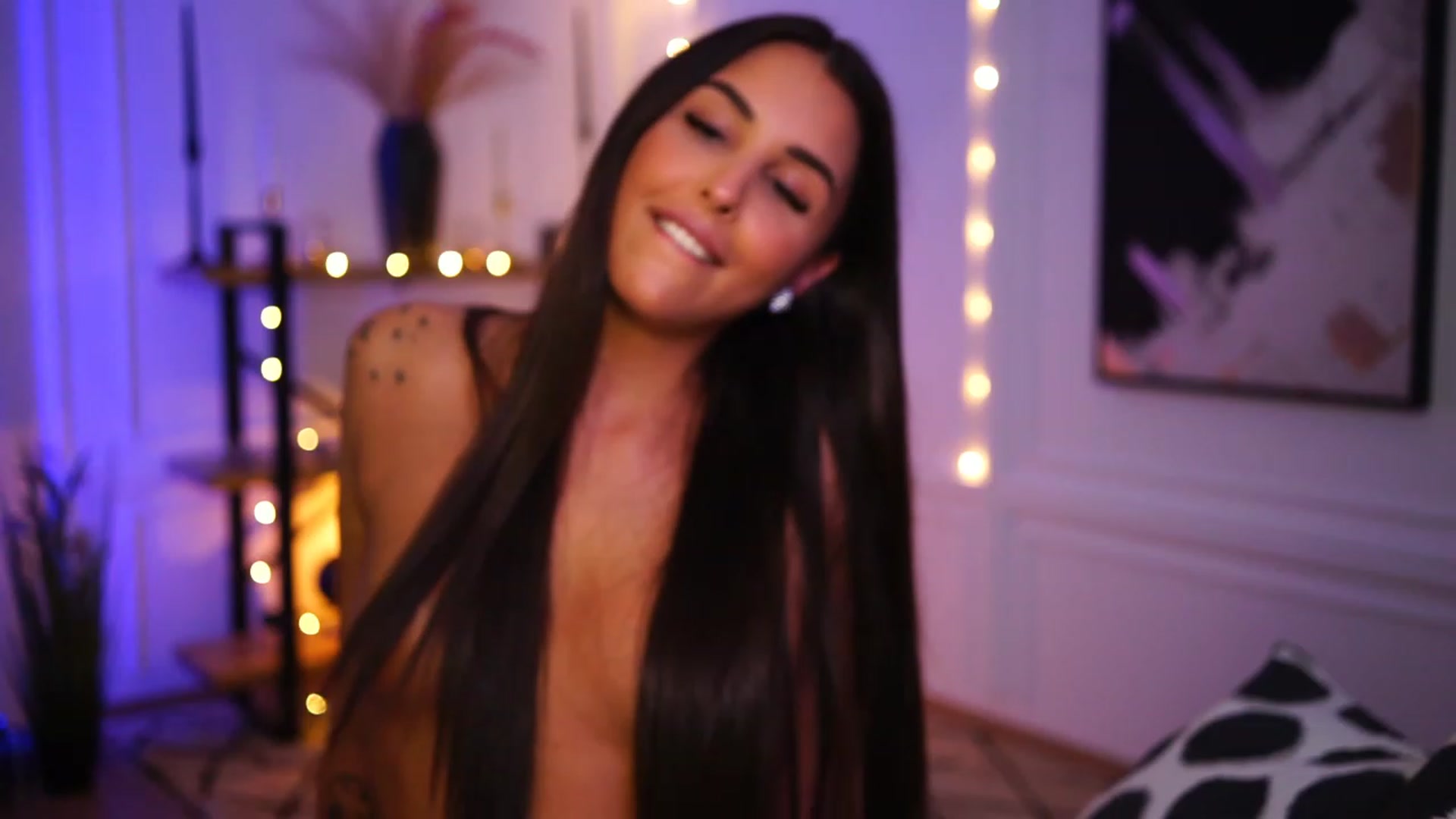 Gallery image thumbnail from Lisamelow's myfreecams stream on, 01/04/2023, 22:56 image 18 of 20